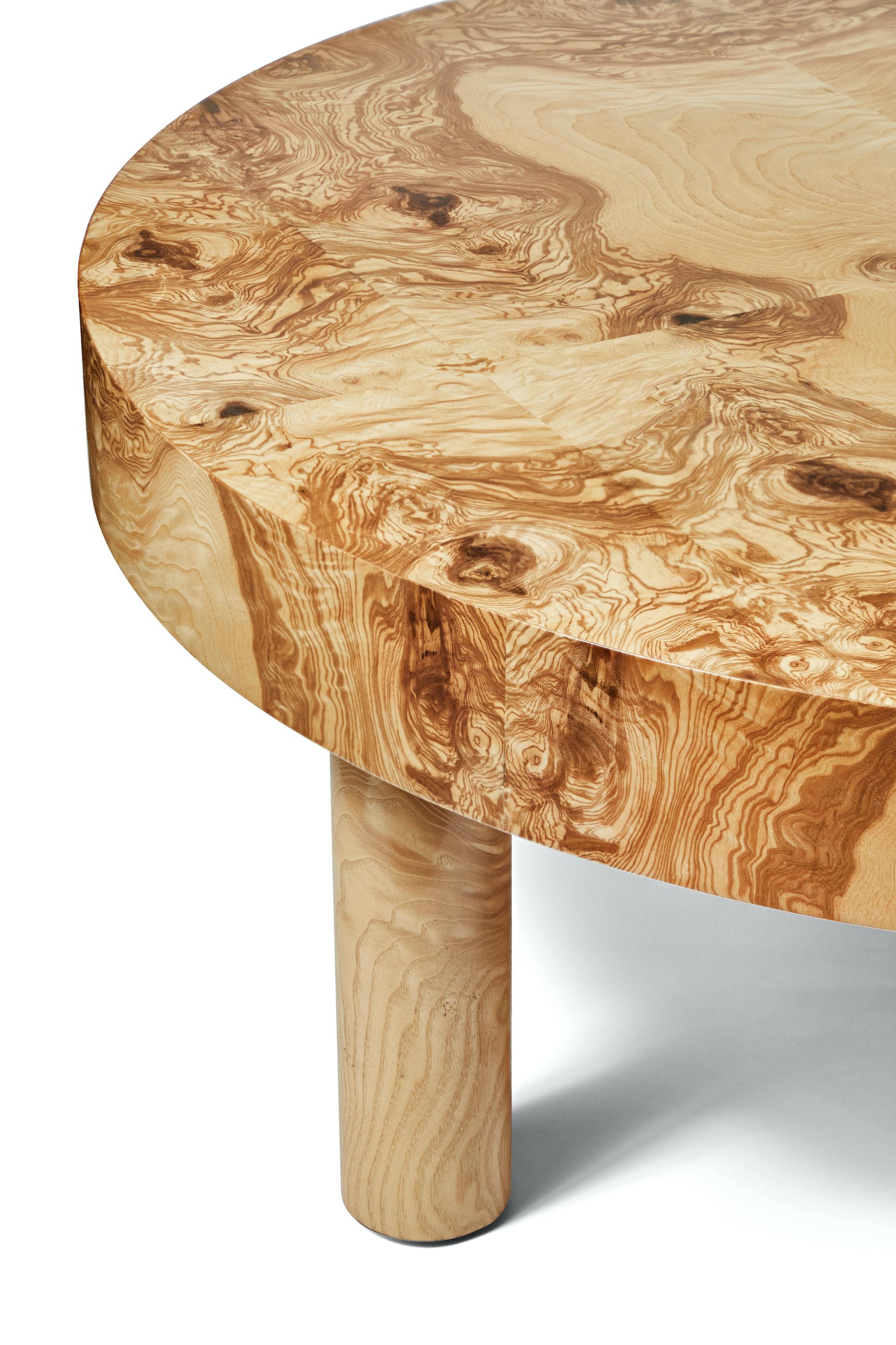 https://a.1stdibscdn.com/carlton-coffee-table-in-burl-wood-by-august-abode-for-sale-picture-3/f_56632/1617387935709/Carlton_Cocktail_Table_Stefani_Stein_for_August_Abode_3_master.jpg