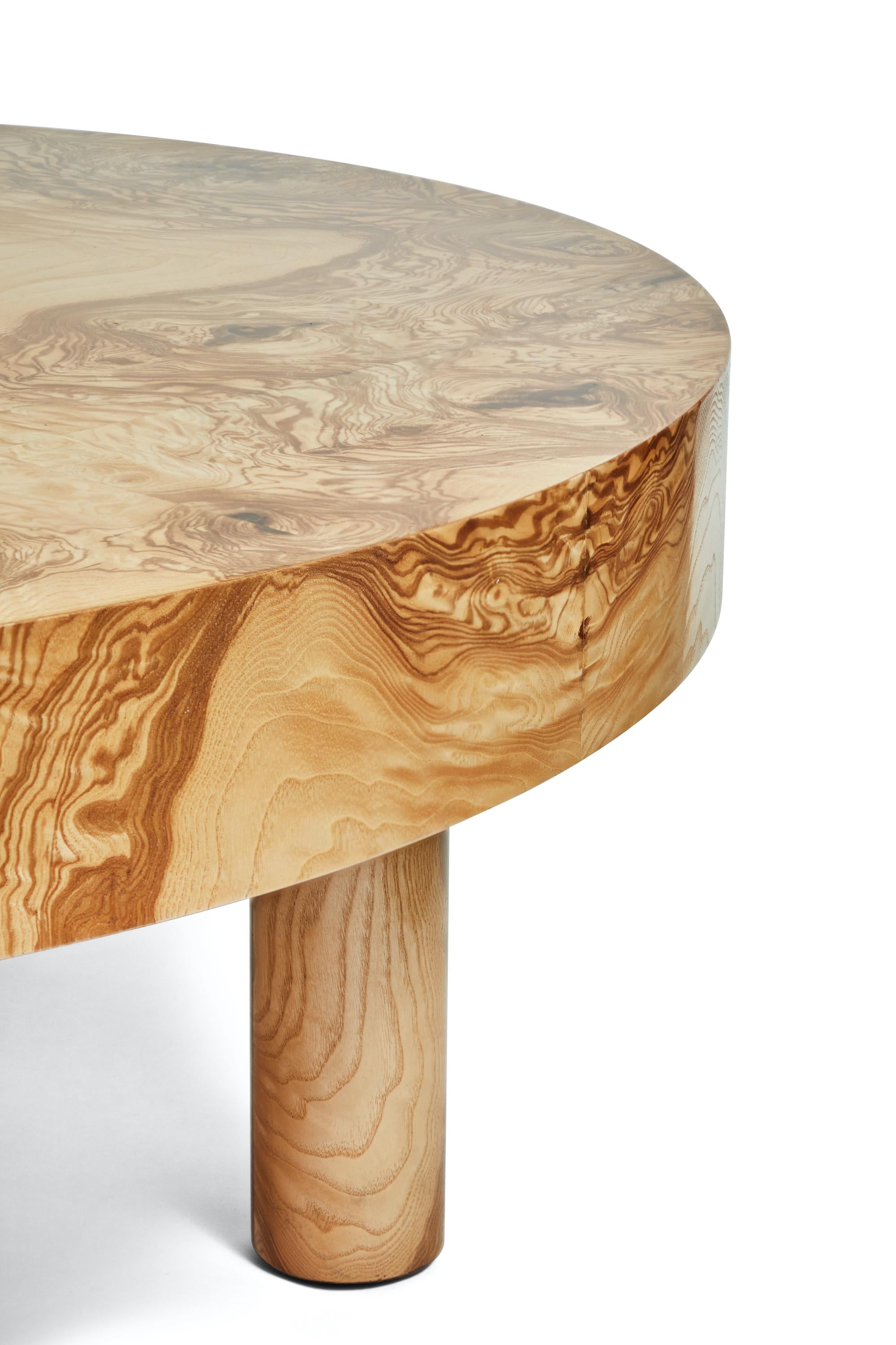 https://a.1stdibscdn.com/carlton-coffee-table-in-burl-wood-by-august-abode-for-sale-picture-9/f_56632/1617387933984/Carlton_Cocktail_Table_Stefani_Stein_for_August_Abode_8_master.jpg
