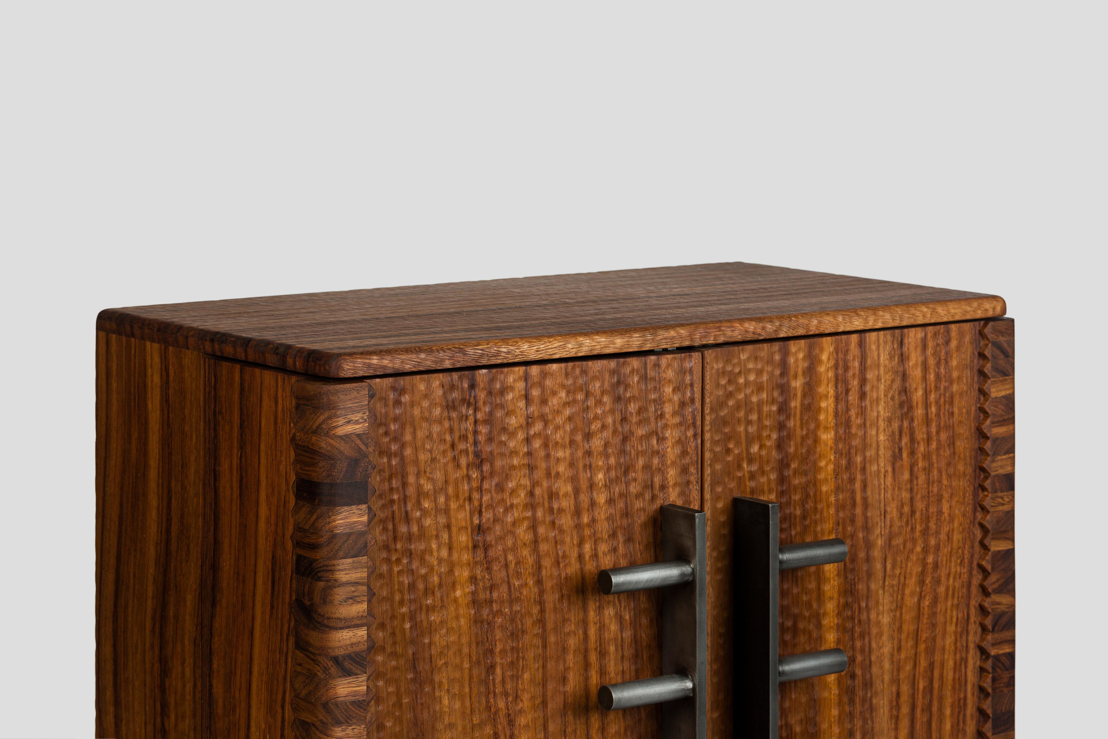 https://a.1stdibscdn.com/bar-cabinet-carmen-by-comite-de-proyectos-for-sale-picture-11/f_12192/f_435362321738952938636/Carmen_Comite_de_Proyectos_10_master.jpg