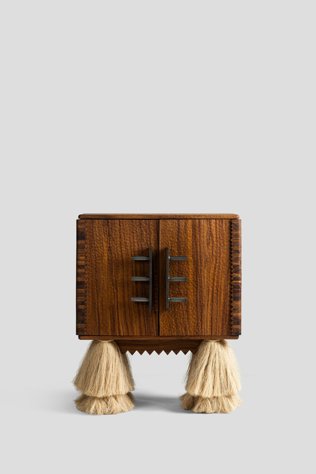 https://a.1stdibscdn.com/bar-cabinet-carmen-by-comite-de-proyectos-for-sale-picture-2/f_12192/f_435362321738952927954/Carmen_Comite_de_Proyectos_14_master.jpg