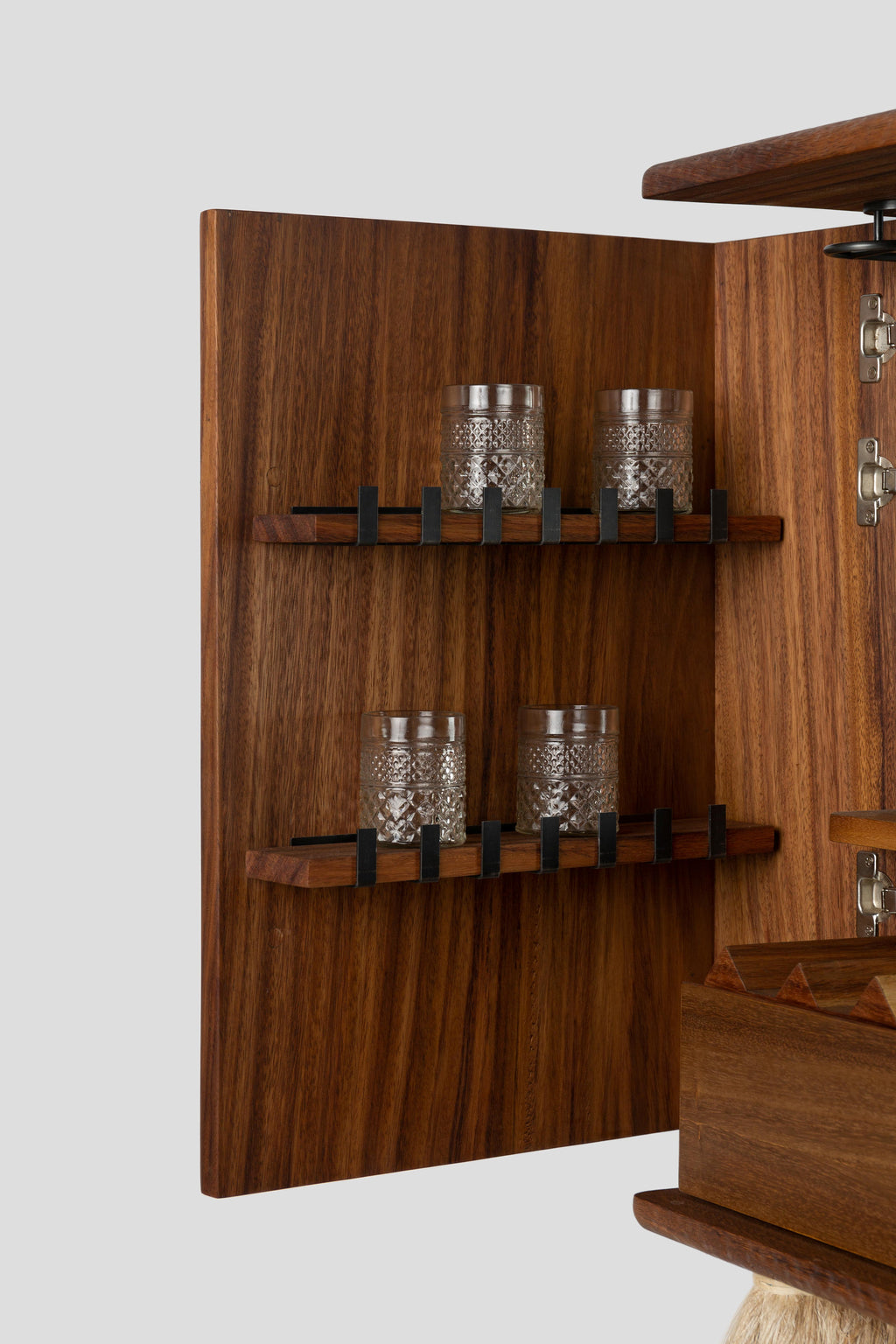 https://a.1stdibscdn.com/bar-cabinet-carmen-by-comite-de-proyectos-for-sale-picture-5/f_12192/f_435362321738952931085/Carmen_Comite_de_Proyectos_a_master.jpg