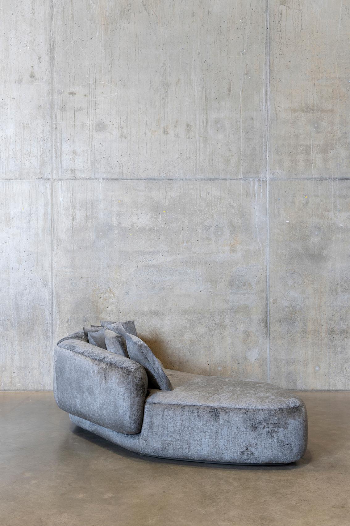https://a.1stdibscdn.com/attilio-handcrafted-sofa-by-rytsola-finnish-italian-design-for-sale-picture-7/f_106372/f_492288521773482598520/Carola_Rytsola_Attilio_HR__master.jpg