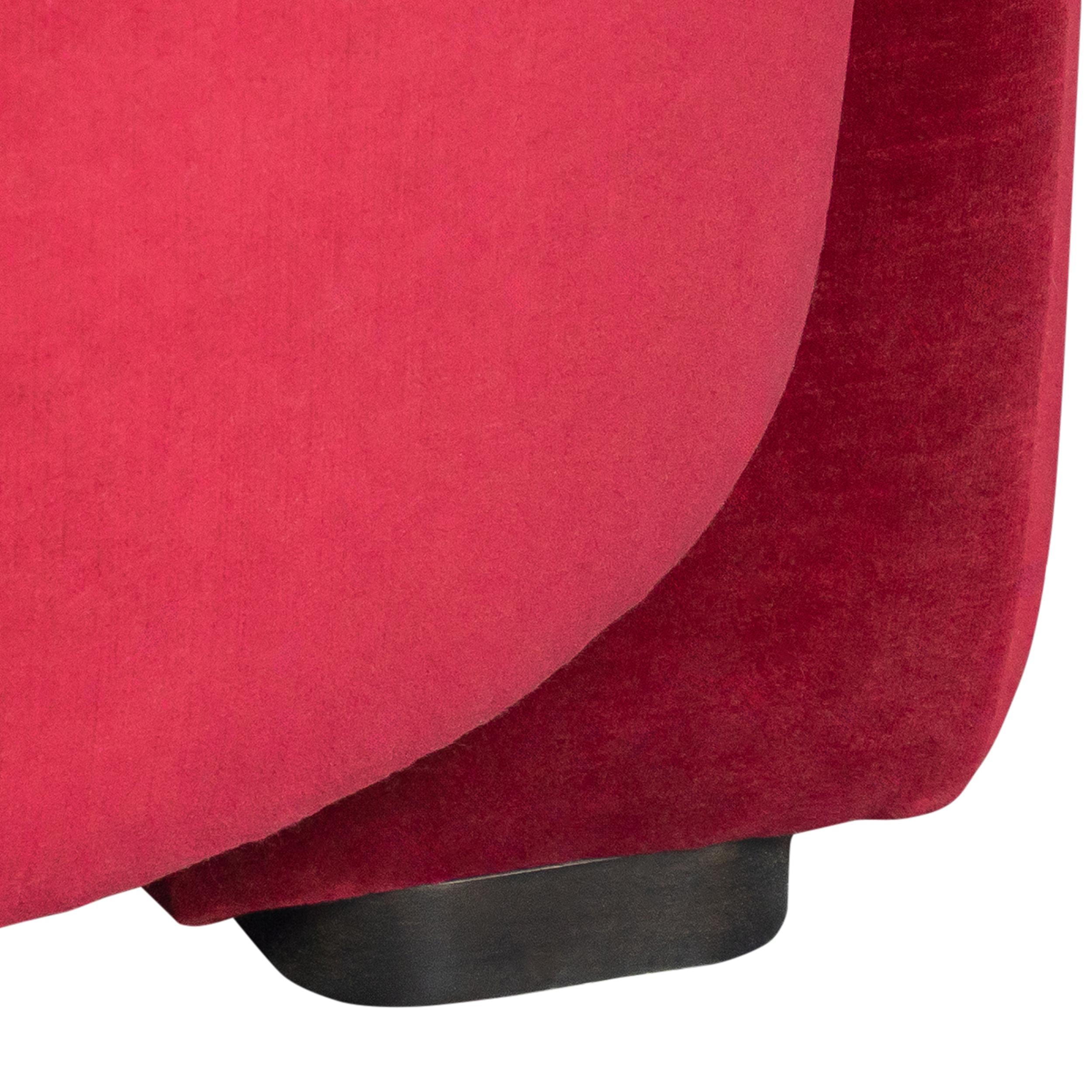 https://a.1stdibscdn.com/red-velvet-sofa-with-rounded-arms-and-curved-back-for-sale-picture-9/f_21233/f_484333121769015191451/Carter_Sofa_0014_Detail_2_master.jpg