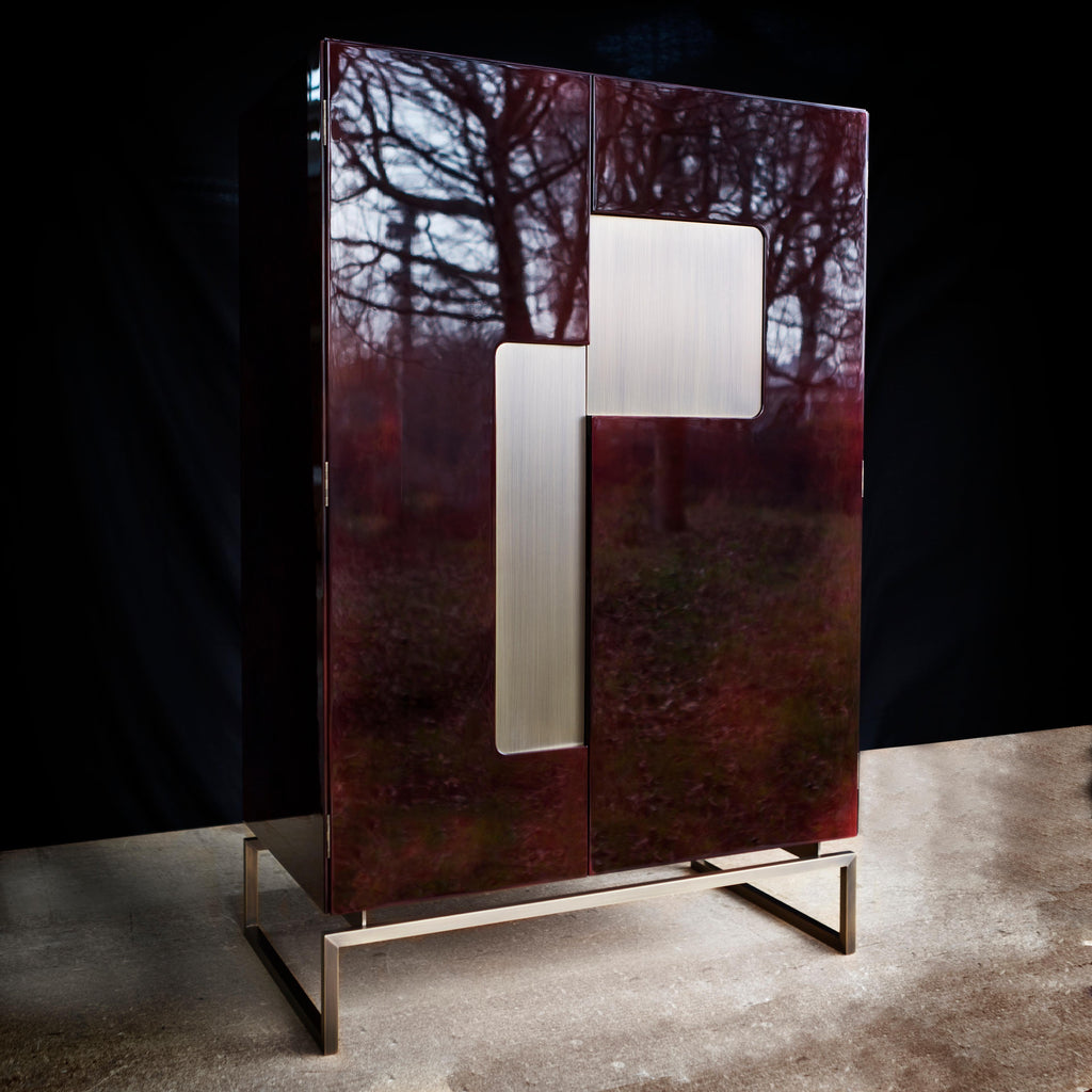 https://a.1stdibscdn.com/giorgio-cabinet-in-lacquer-and-bronze-finish-for-sale-picture-3/f_62722/f_273158821644510222224/Casa_Casati_Giorgio_02_master.jpg