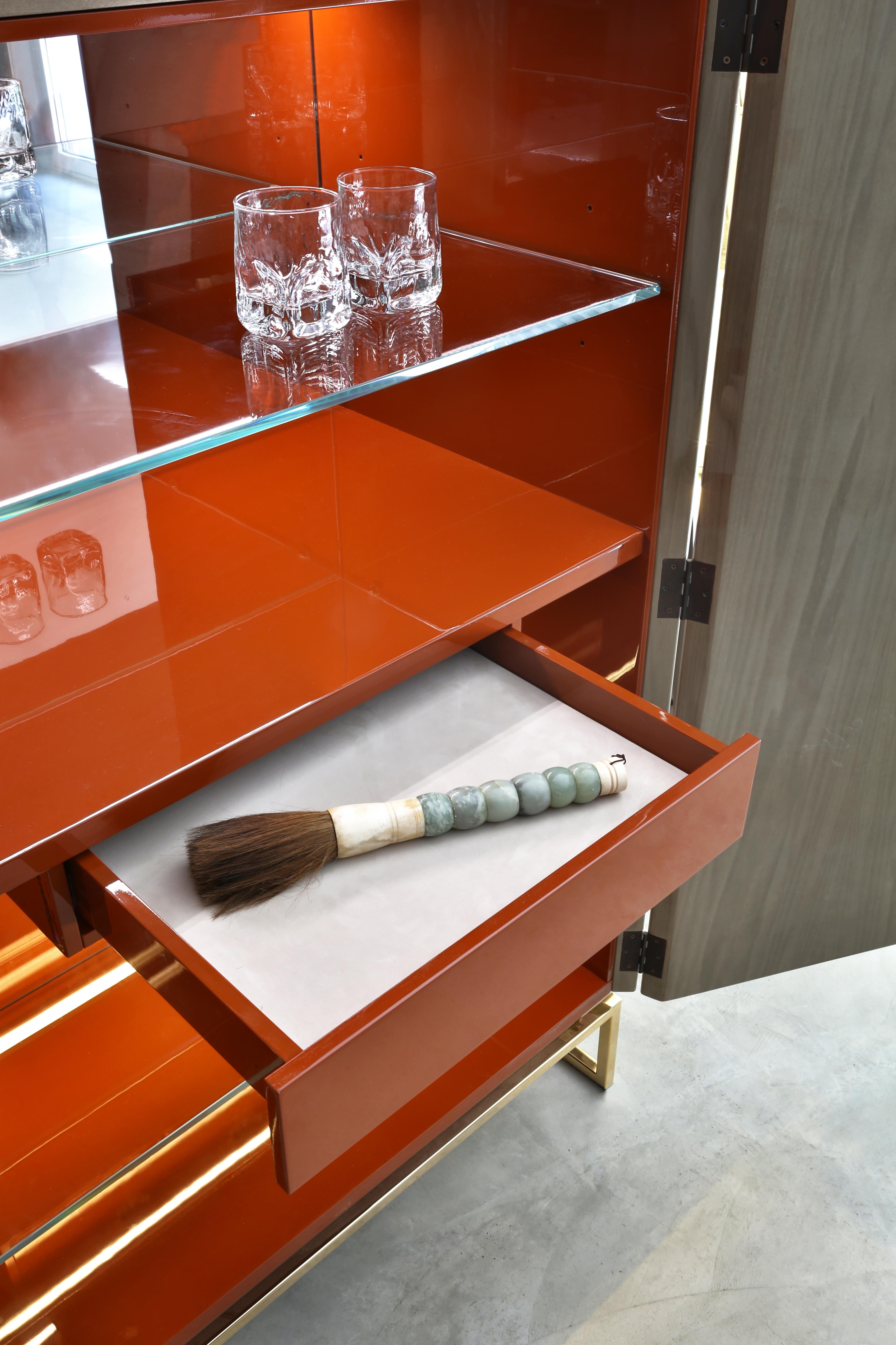https://a.1stdibscdn.com/giorgio-cabinet-in-lacquer-and-bronze-finish-for-sale-picture-5/f_62722/f_273158821644510265436/Casa_Casati_Giorgio_07_master.jpg