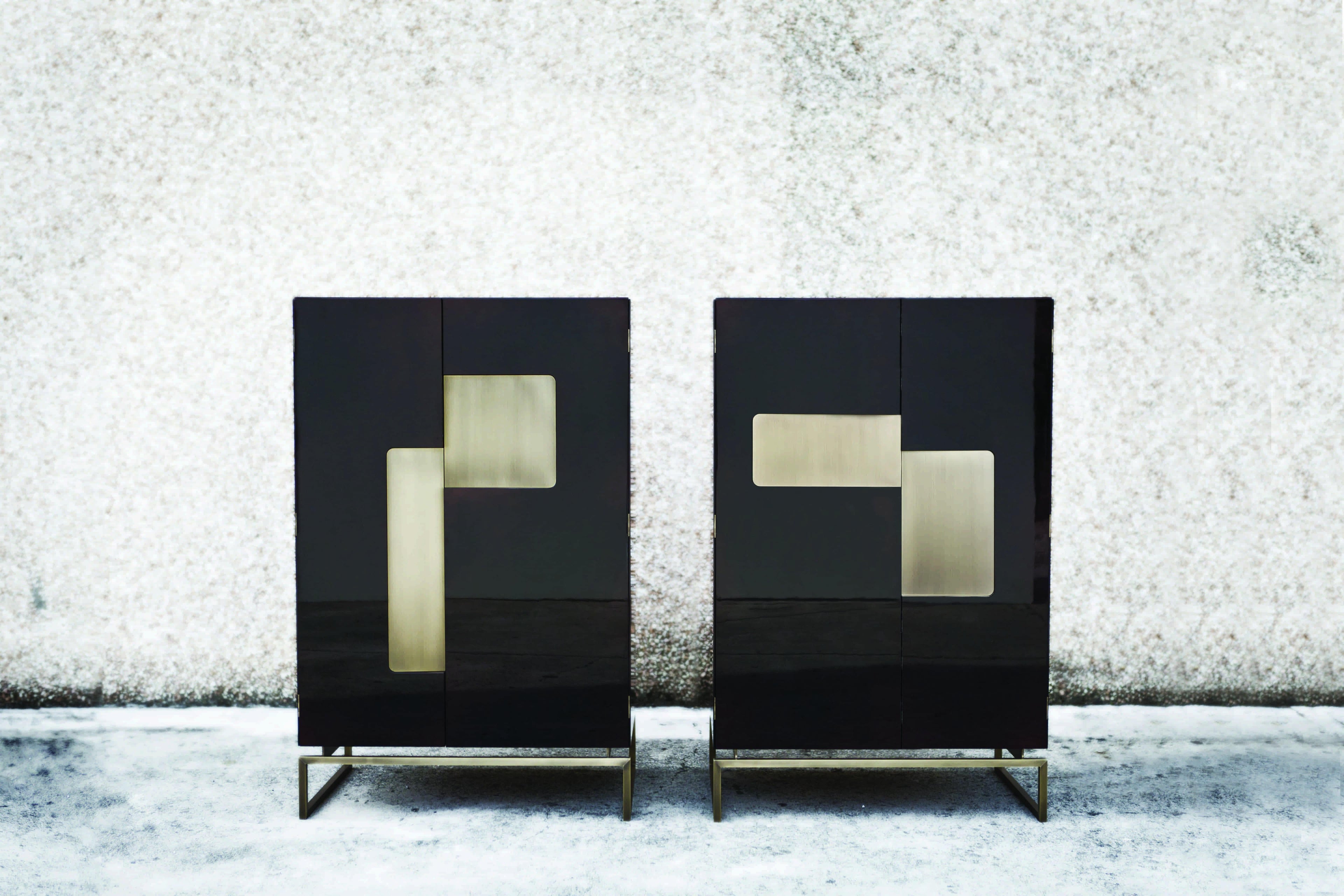 https://a.1stdibscdn.com/giorgio-cabinet-in-lacquer-and-bronze-finish-for-sale-picture-2/f_62722/f_273158821645105965800/Casa_Casati_Giorgio_comp_master.jpg