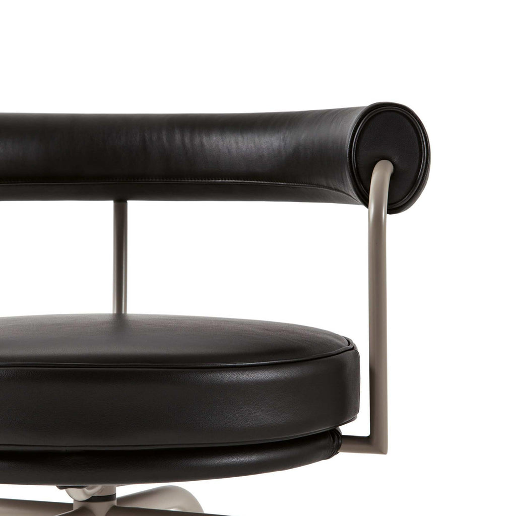https://a.1stdibscdn.com/charlotte-perriand-lc7-leather-chair-by-cassina-for-sale-picture-3/f_14272/f_329050721677058274600/Cassina_240_master.jpg