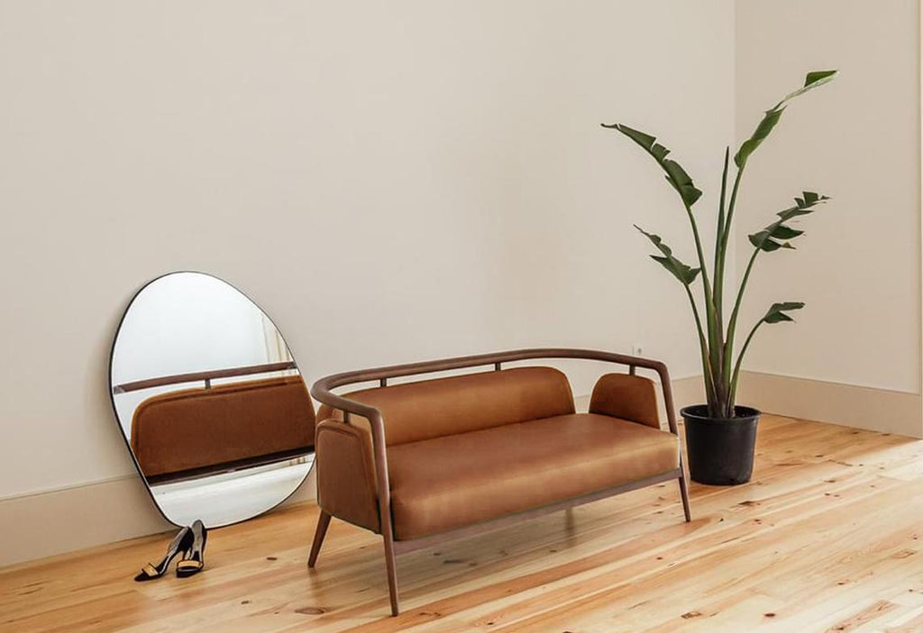 https://a.1stdibscdn.com/walnut-leather-modern-essex-sofa-for-sale-picture-4/f_58982/f_259282421635765856791/Cast_2_master.jpg