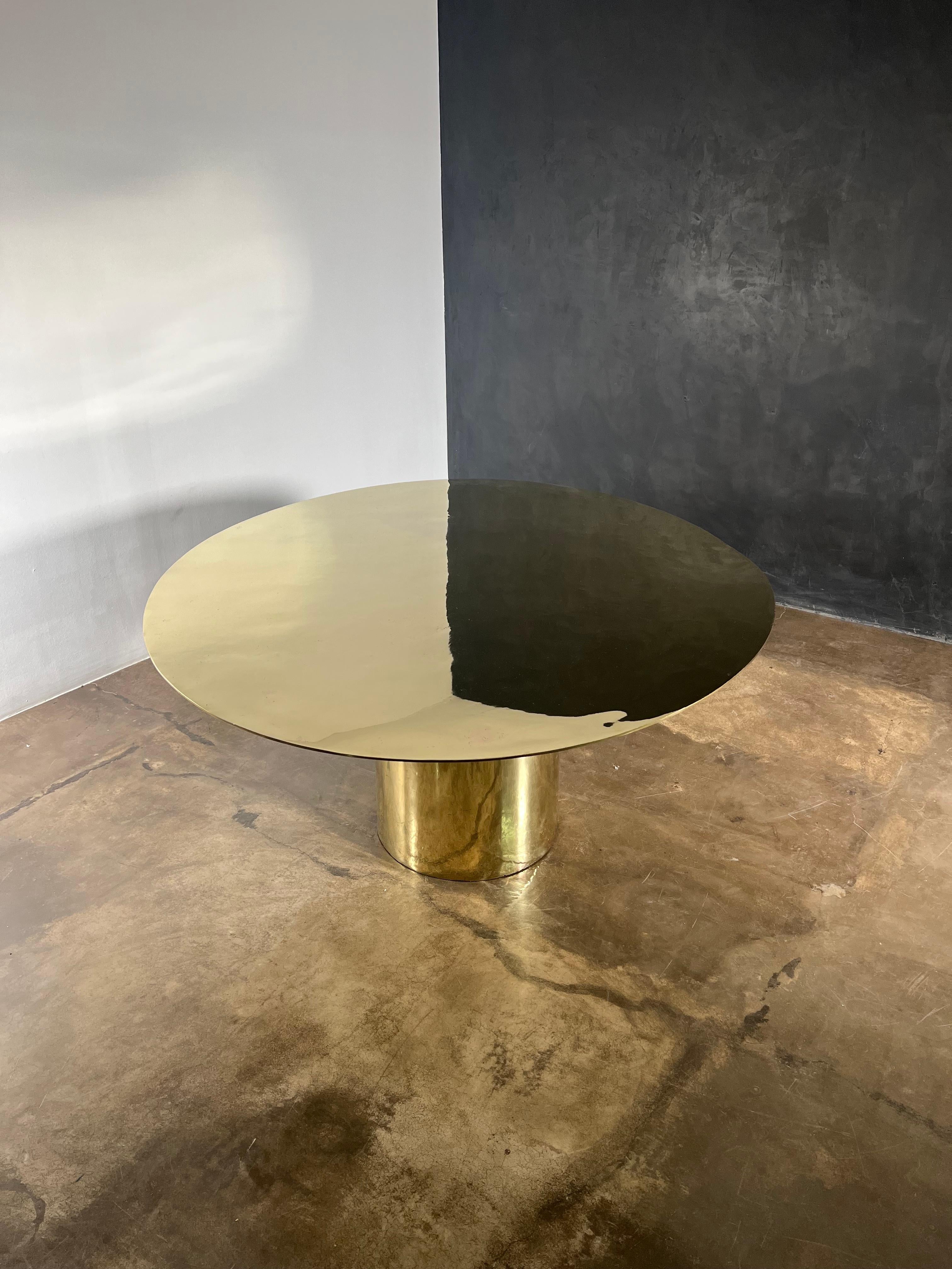 https://a.1stdibscdn.com/cast-bronze-functional-art-sculptural-pedestal-dining-table-from-costantini-for-sale-picture-2/f_25173/f_308256521665609128039/Cast_Bronze_Functional_Art_Dining_Table_from_Costantini_00_master.jpg