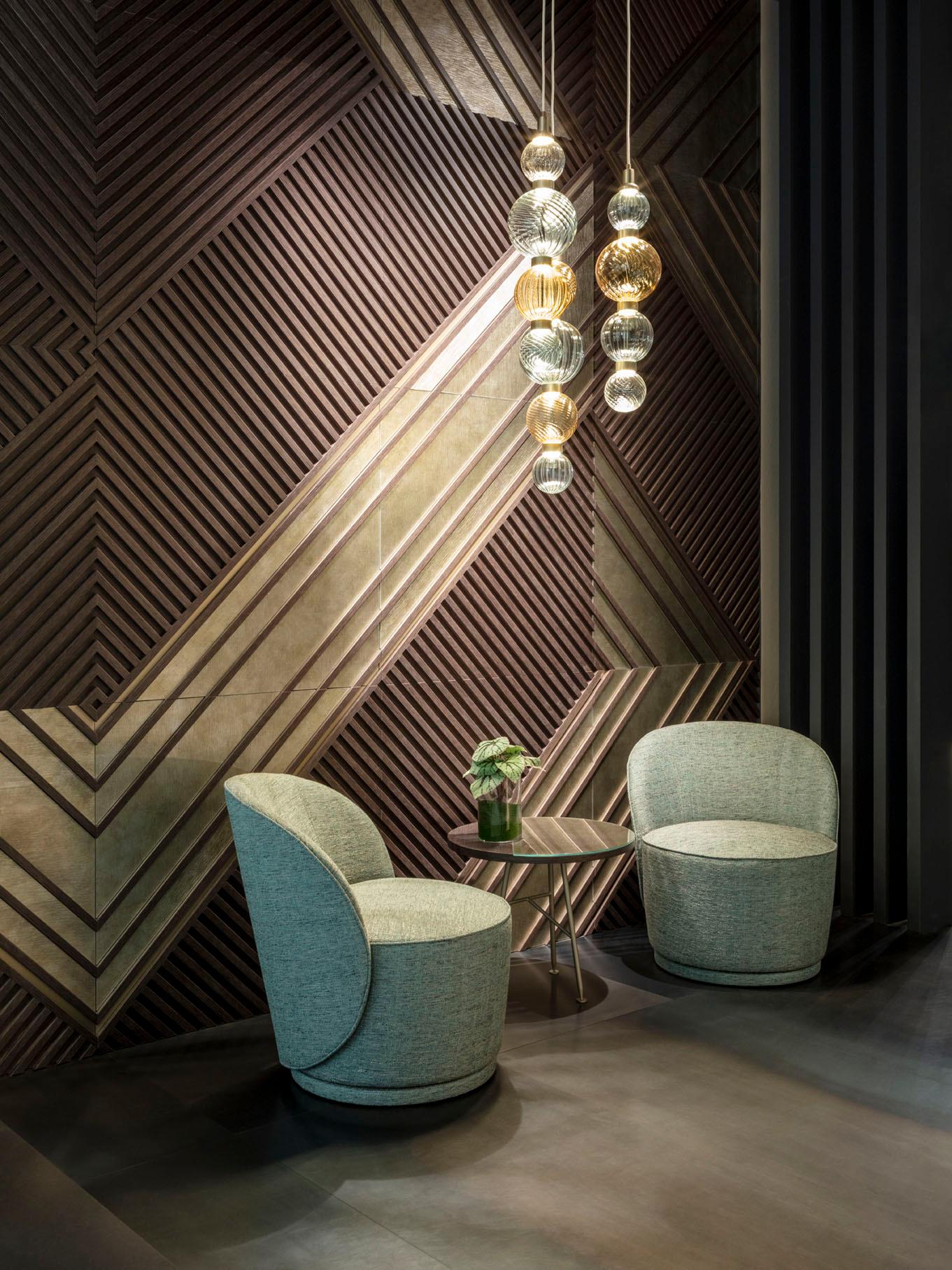 https://a.1stdibscdn.com/armchair-frame-made-solid-timber-and-plywood-upholstered-base-customizable-for-sale-picture-5/f_46622/f_196985921601645303189/Celebrity_Armachiar2_AMB1_R_master.jpg