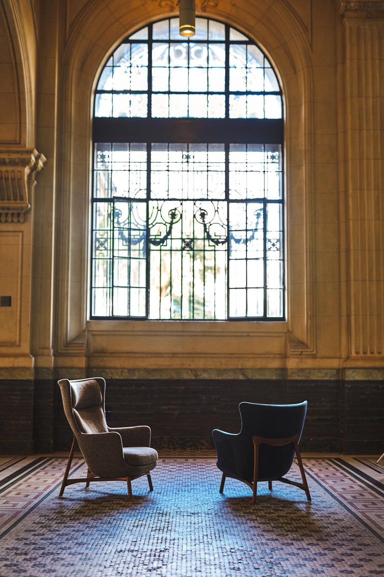 https://a.1stdibscdn.com/sublime-armchairs-contemporary-style-in-solid-wood-textiles-upholstery-for-sale-picture-13/f_35593/f_344598921685046677141/Century_0237_master.jpg?width=768