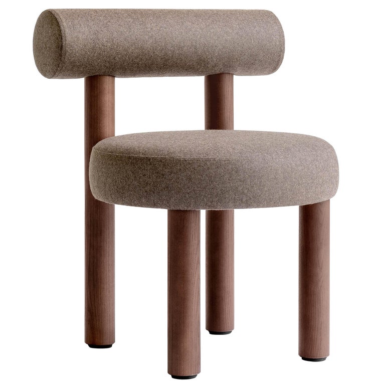 https://a.1stdibscdn.com/modern-dining-chair-gropius-cs2-in-various-fabrics-with-wooden-legs-by-noom-for-sale-picture-2/f_42321/f_371858821700565797458/Chair_Gropius_CS2_by_NOOM_2_1_org_master.jpg?width=768