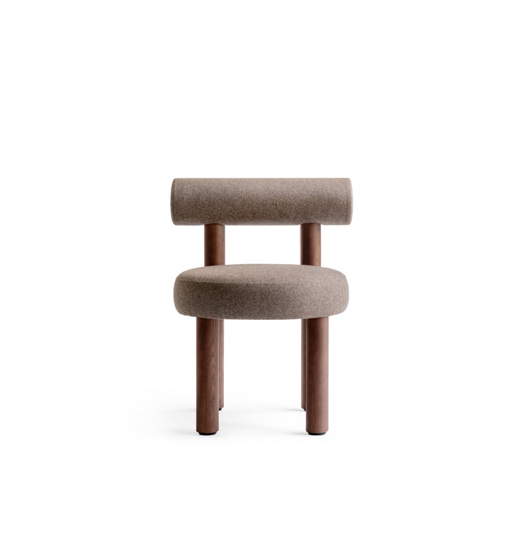 https://a.1stdibscdn.com/set-of-6-dining-chairs-gropius-cs2-in-venus-velvet-with-wooden-legs-by-noom-for-sale-picture-5/f_42321/f_455296621750367552145/Chair_Gropius_CS2_by_NOOM_4__master.jpg?width=768