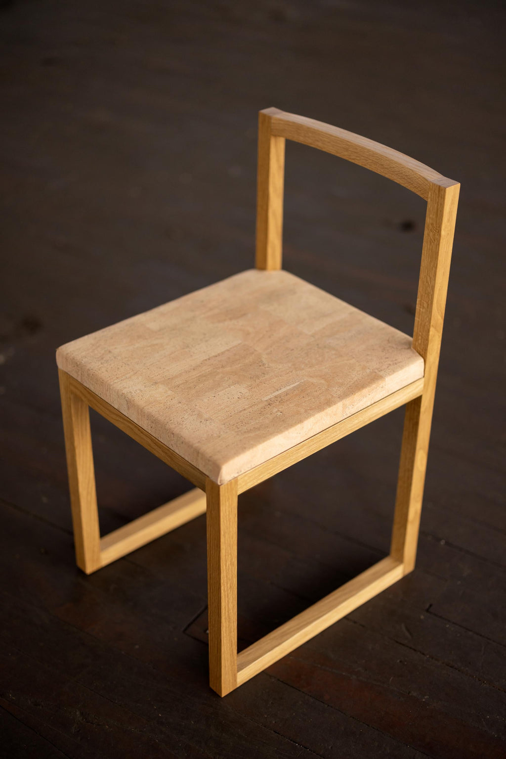 https://a.1stdibscdn.com/white-oak-wood-and-cork-chair-dining-or-writing-desk-chair-porto-chair-for-sale-picture-4/f_43982/f_343216421684330523250/Chair_cork_whiteoak_0343_3000px_master.jpg