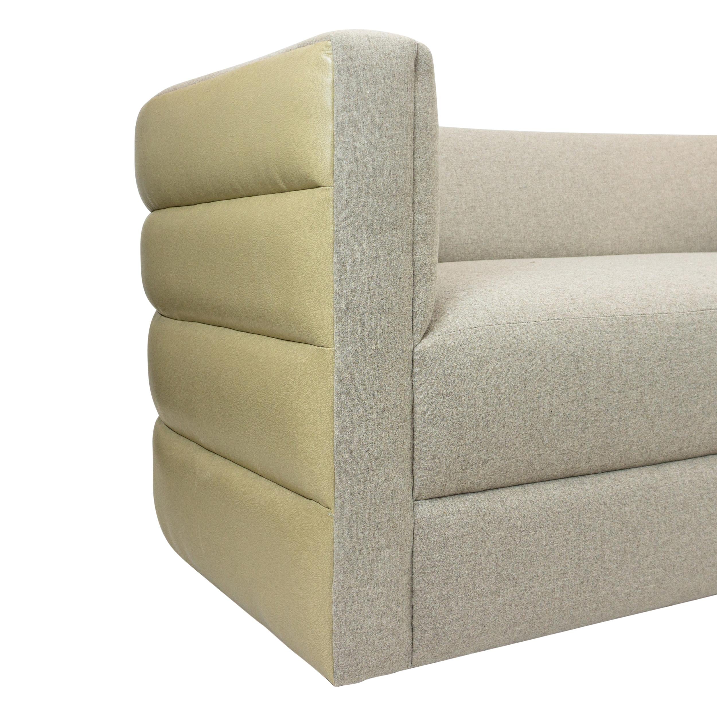 https://a.1stdibscdn.com/club-sofa-with-channel-tufting-customizable-for-sale-picture-7/f_21233/f_343996121684771357086/Channeled_Back_Love_Seat_Arm_Detail1_master.jpg