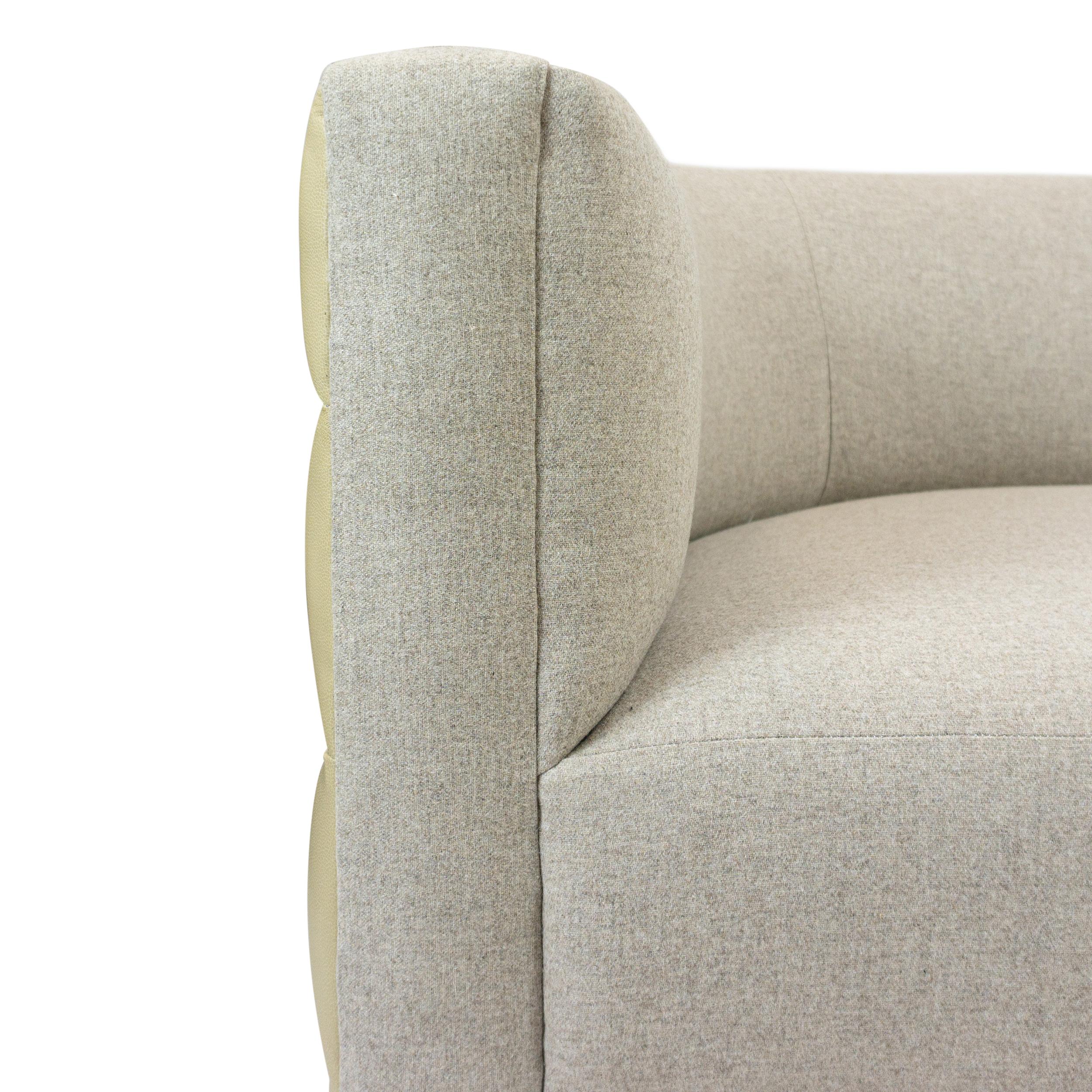 https://a.1stdibscdn.com/club-sofa-with-channel-tufting-customizable-for-sale-picture-9/f_21233/f_343996121684771387432/Channeled_Back_Love_Seat_Arm_Detail3_master.jpg