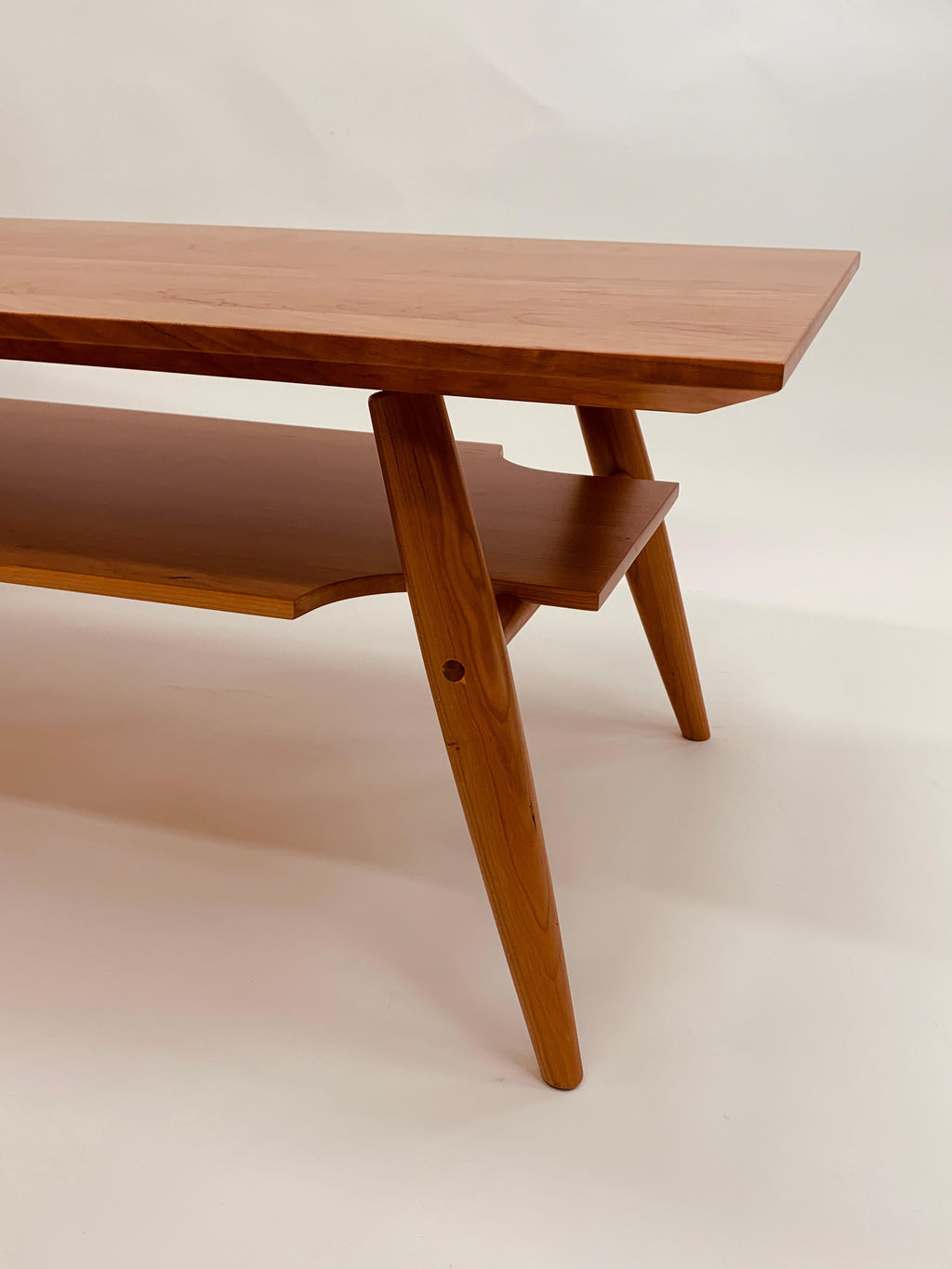 https://a.1stdibscdn.com/carry-underwood-coffee-table-in-cherry-for-sale-picture-5/f_99452/f_418810121728932911164/Cherry_5_master.jpg