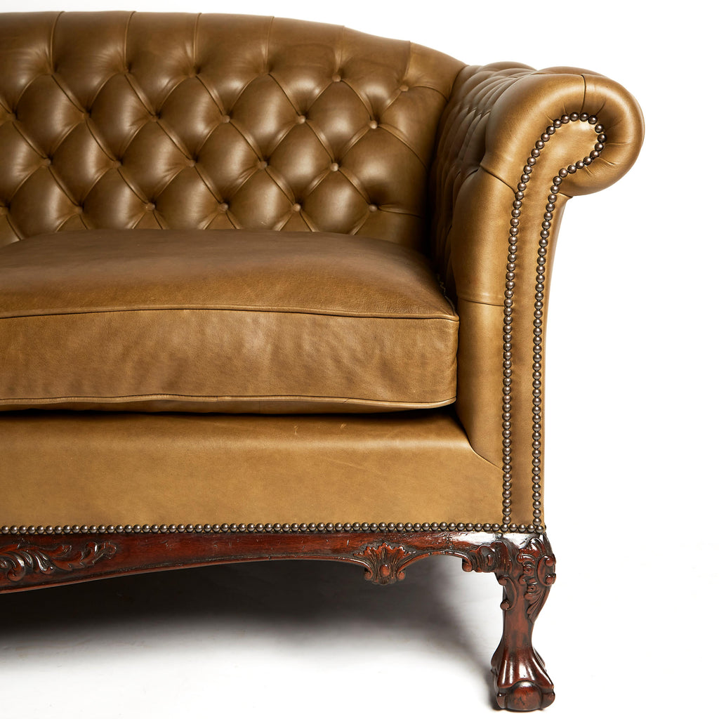 https://a.1stdibscdn.com/traditional-english-leather-shaped-back-chesterfield-sofa-for-sale-picture-3/f_12252/f_216788721607125598229/Chesterfields_2_master.jpg