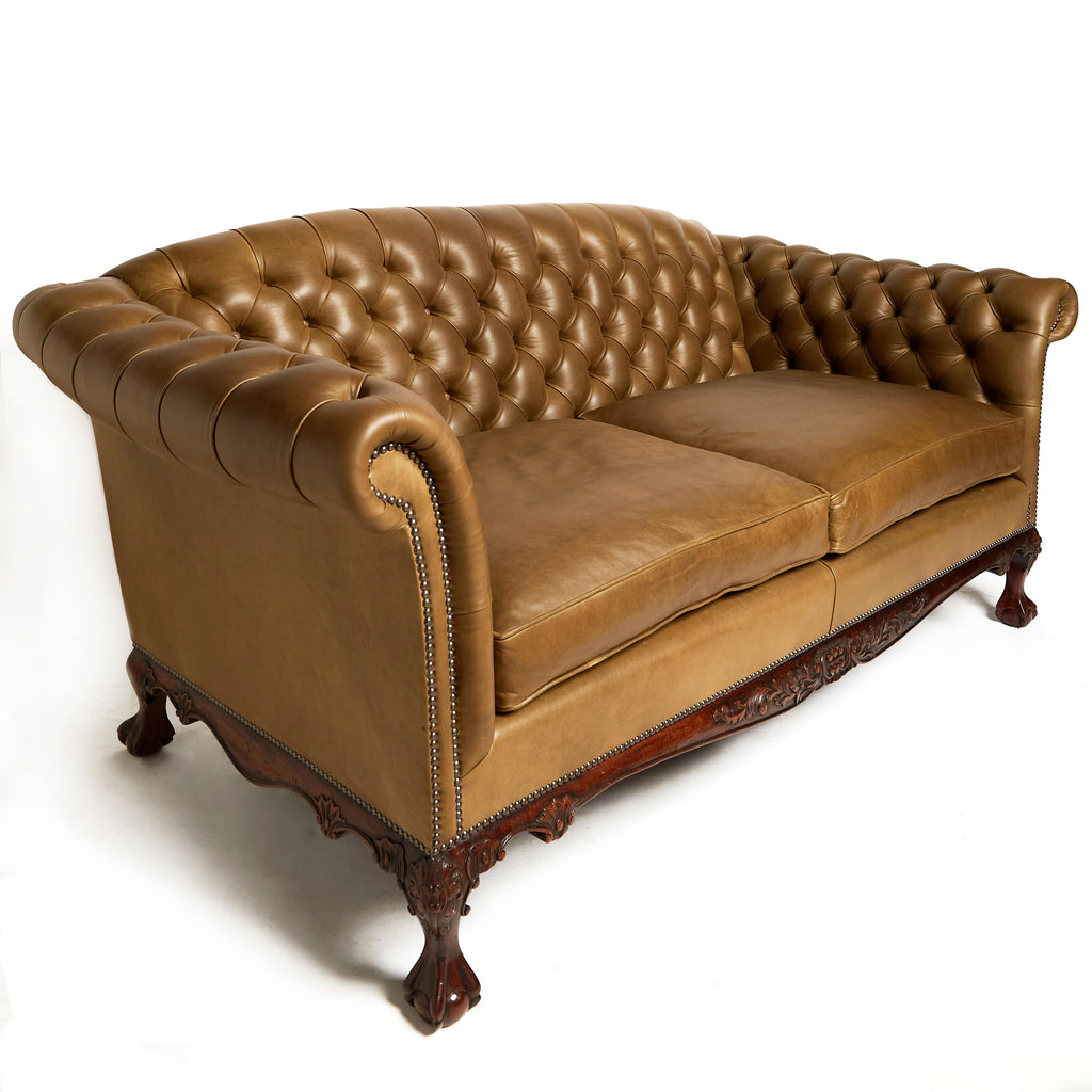 https://a.1stdibscdn.com/traditional-english-leather-shaped-back-chesterfield-sofa-for-sale-picture-6/f_12252/f_216788721607125578433/Chesterfields_4_Copy_master.jpg