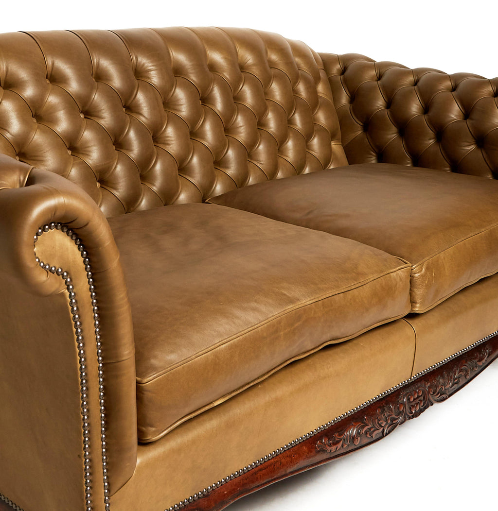 https://a.1stdibscdn.com/traditional-english-leather-shaped-back-chesterfield-sofa-for-sale-picture-5/f_12252/f_216788721607125563415/Chesterfields_4_master.jpg