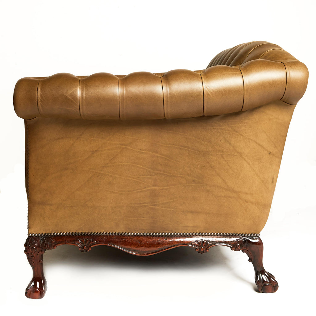 https://a.1stdibscdn.com/traditional-english-leather-shaped-back-chesterfield-sofa-for-sale-picture-7/f_12252/f_216788721607125613946/Chesterfields_5_master.jpg