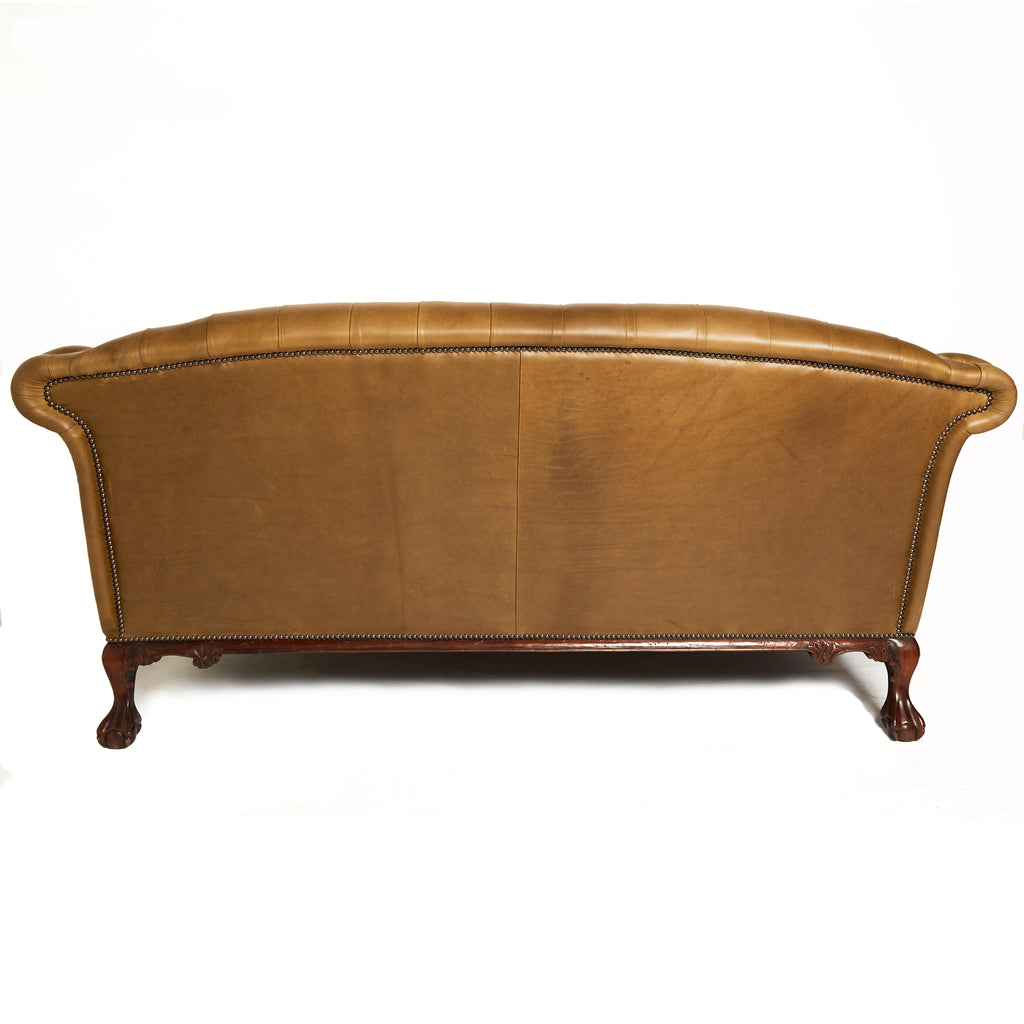 https://a.1stdibscdn.com/traditional-english-leather-shaped-back-chesterfield-sofa-for-sale-picture-8/f_12252/f_216788721607125621319/Chesterfields_6_master.jpg