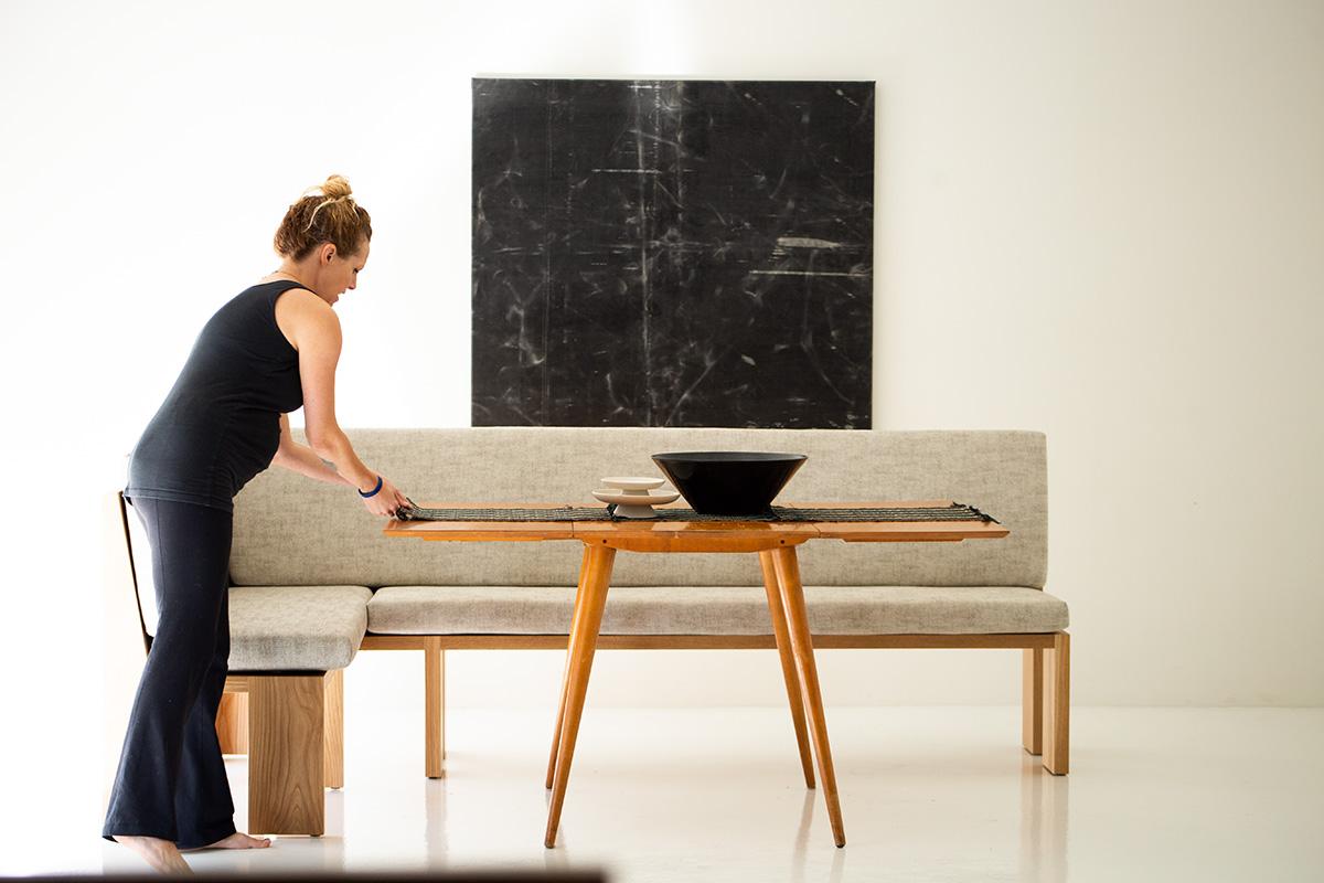 https://a.1stdibscdn.com/chile-modern-dining-banquette-for-sale-picture-4/f_9720/f_305449221663946727820/Chile_Modern_Dining_Banquette_04_master.jpg