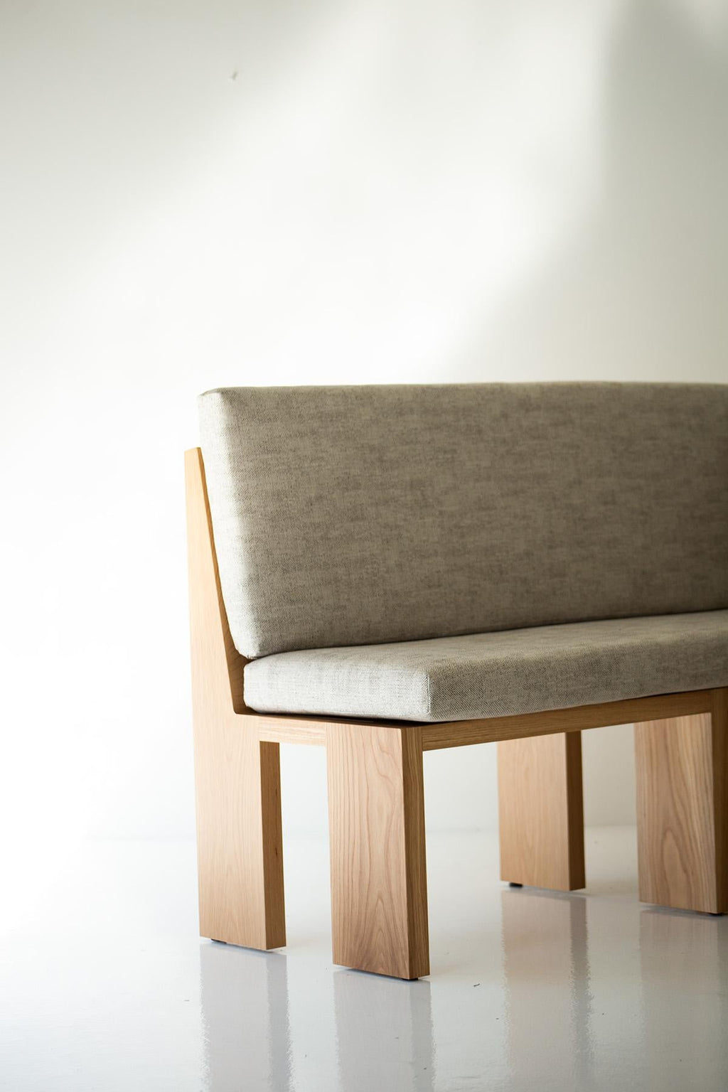 https://a.1stdibscdn.com/chile-modern-dining-banquette-for-sale-picture-5/f_9720/f_305449221663946728023/Chile_Modern_Dining_Banquette_05_master.jpg