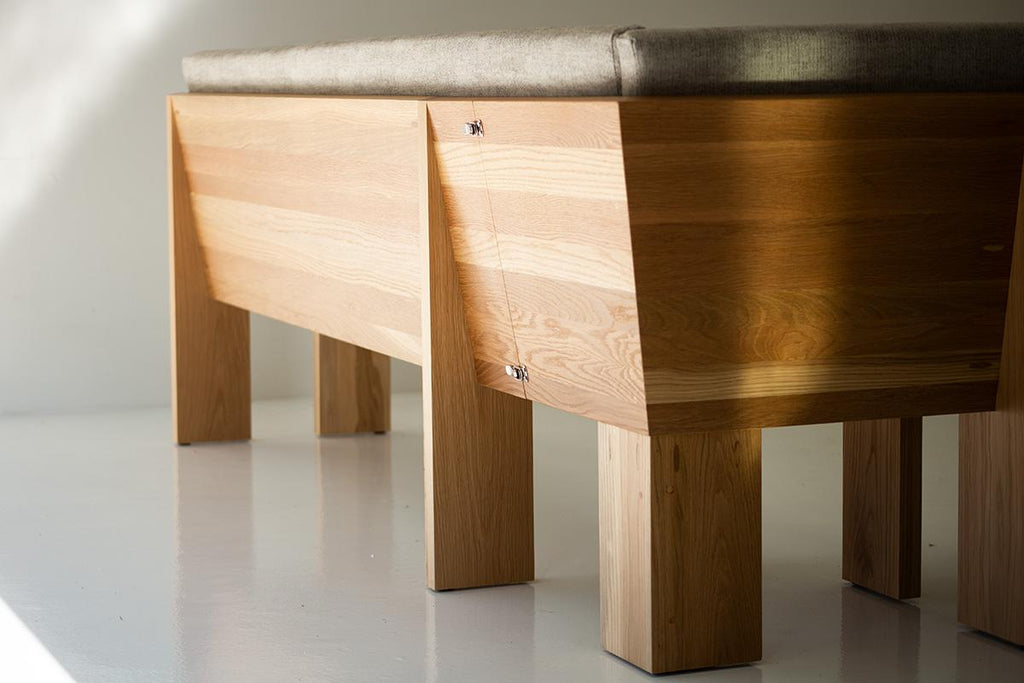 https://a.1stdibscdn.com/chile-modern-dining-banquette-for-sale-picture-9/f_9720/f_305449221663946728381/Chile_Modern_Dining_Banquette_09_master.jpg