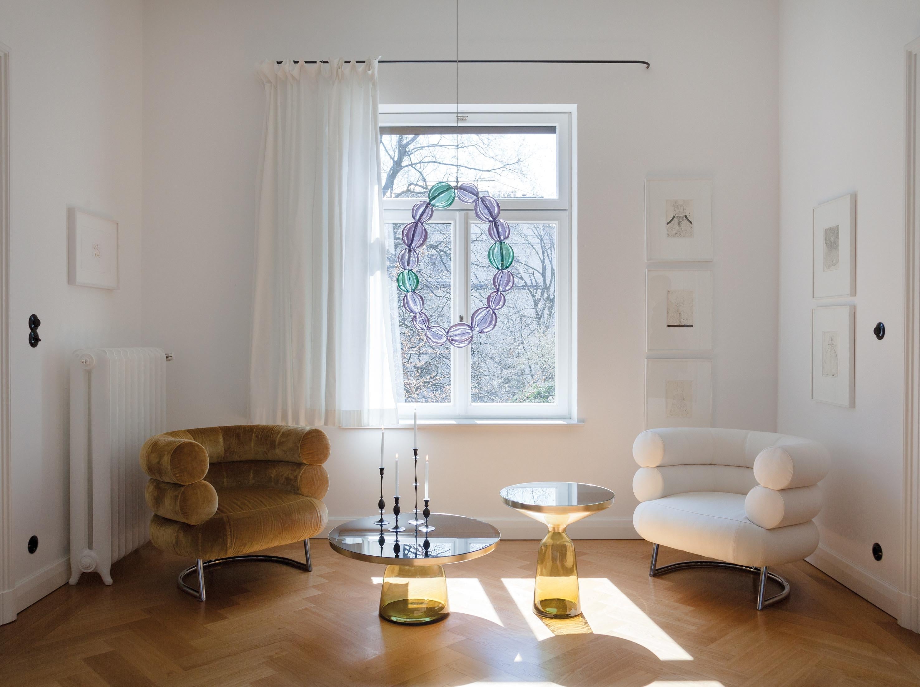 https://a.1stdibscdn.com/classicon-bibendum-armchair-in-leather-white-with-chrome-frame-by-eileen-gray-for-sale-picture-8/12330573/f_138493611551422117683/Classicon_175_BST_BCT_Bibendum_3__master.jpg