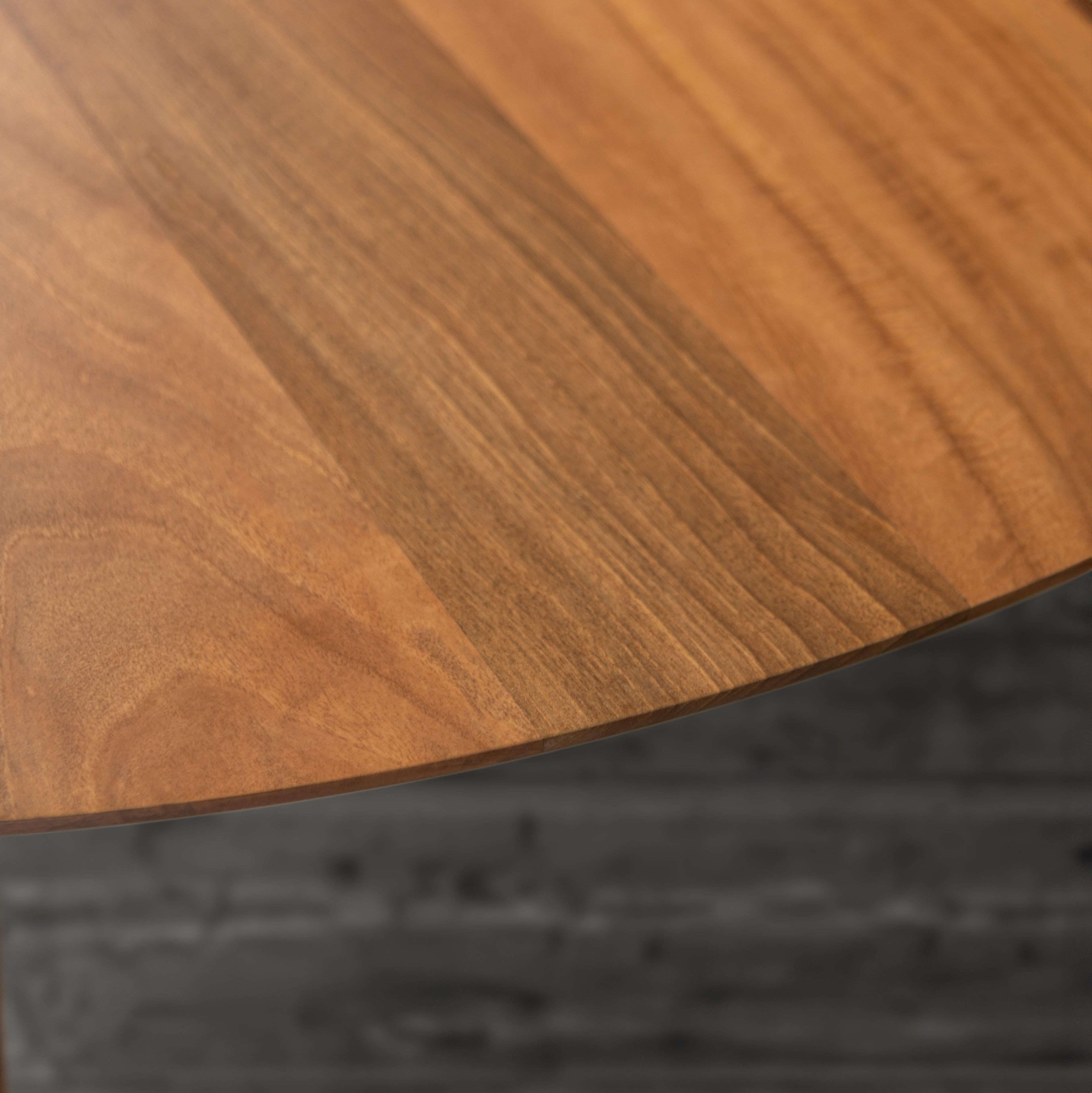 https://a.1stdibscdn.com/kai-dining-table-in-solid-walnut-italian-design-customizable-finish-for-sale-picture-5/f_106082/f_466805321758016808342/Close_Up_of_Walnut_Top_Kai_Dining_Table_by_Greyge_master.jpg