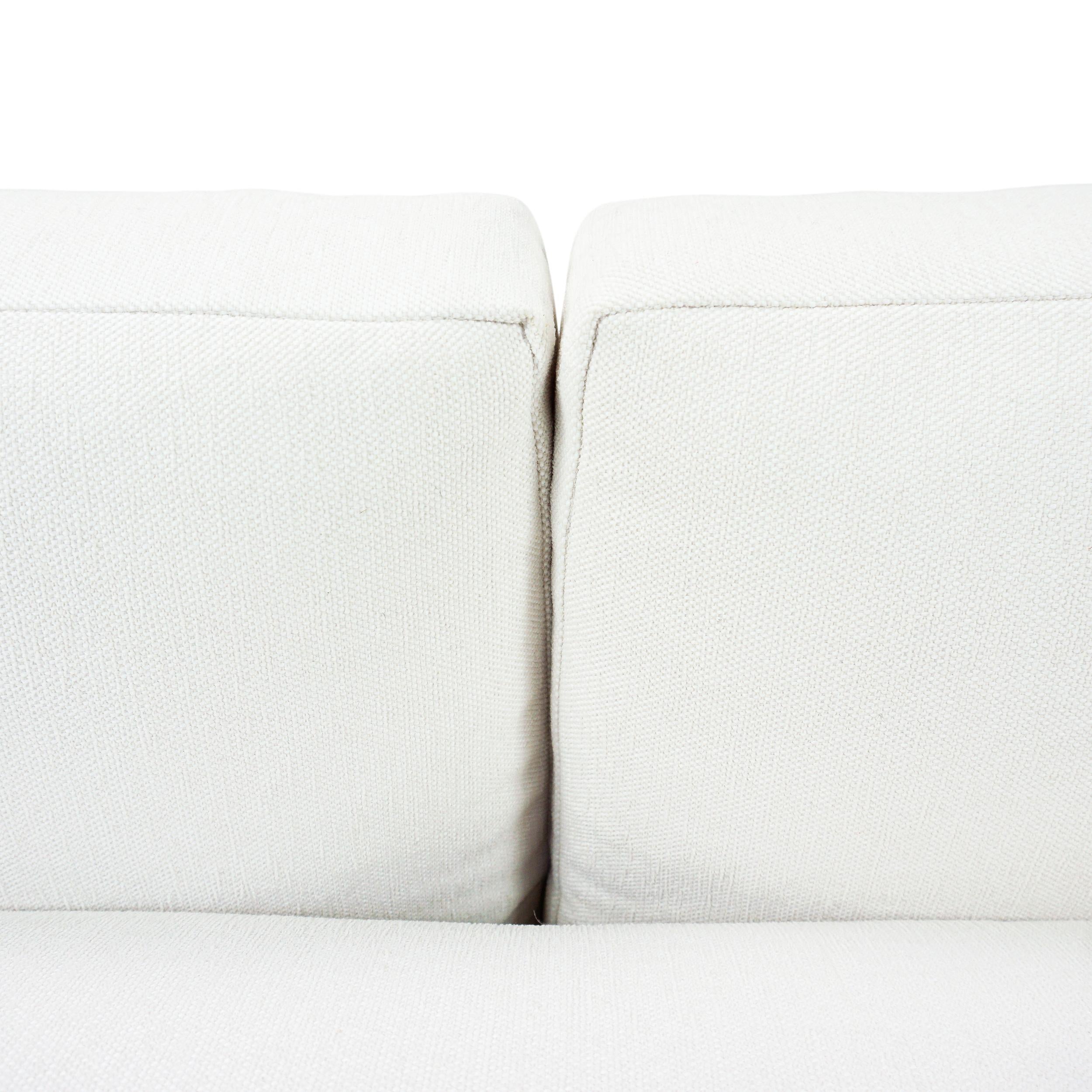 https://a.1stdibscdn.com/custom-deep-seat-sofa-with-down-cushions-and-low-profile-frame-for-sale-picture-12/f_21233/f_484373421769027867463/Cloud_White_Fabric_Sofa_Cushion_Seam_Detail_master.jpg