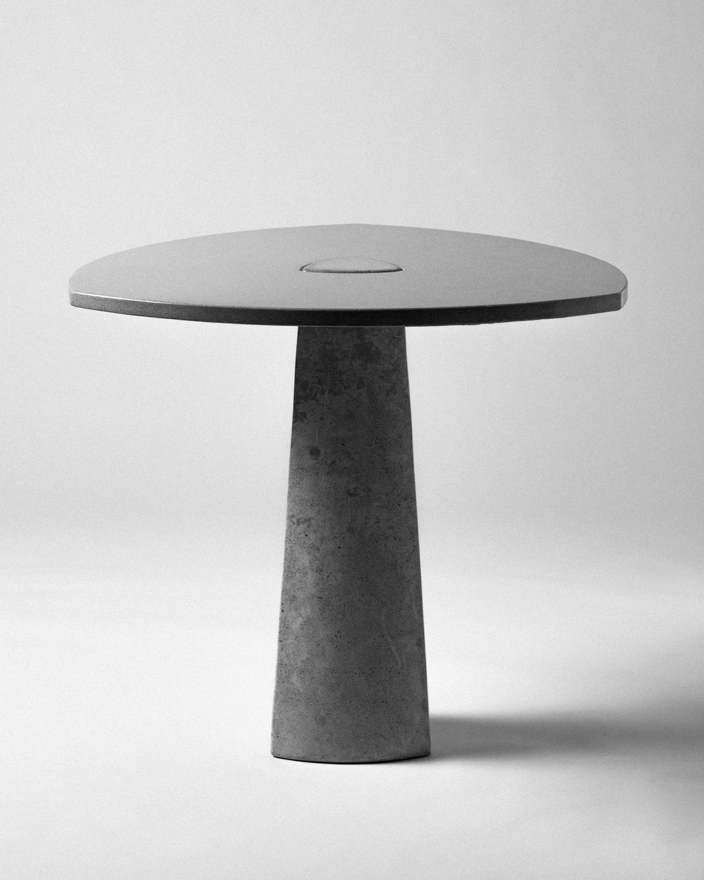 https://a.1stdibscdn.com/james-de-wulf-concrete-clover-table-for-sale-picture-2/f_12242/f_204362221599072867272/Clover_1_master.jpg