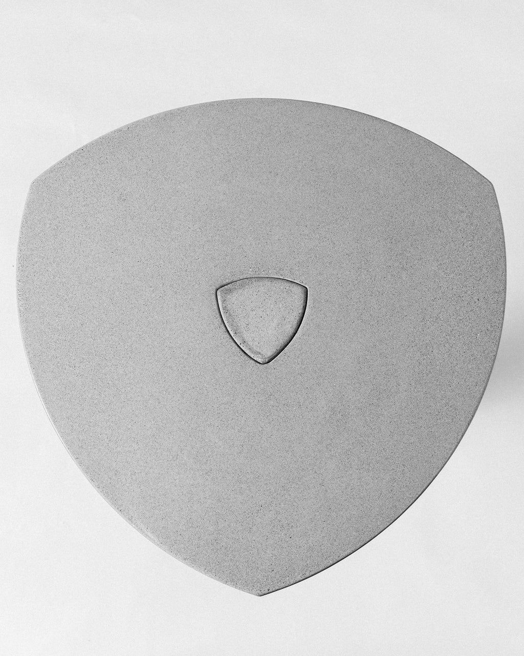 https://a.1stdibscdn.com/james-de-wulf-concrete-clover-table-for-sale-picture-5/f_12242/f_204362221599073082446/Clover_4_master.jpg