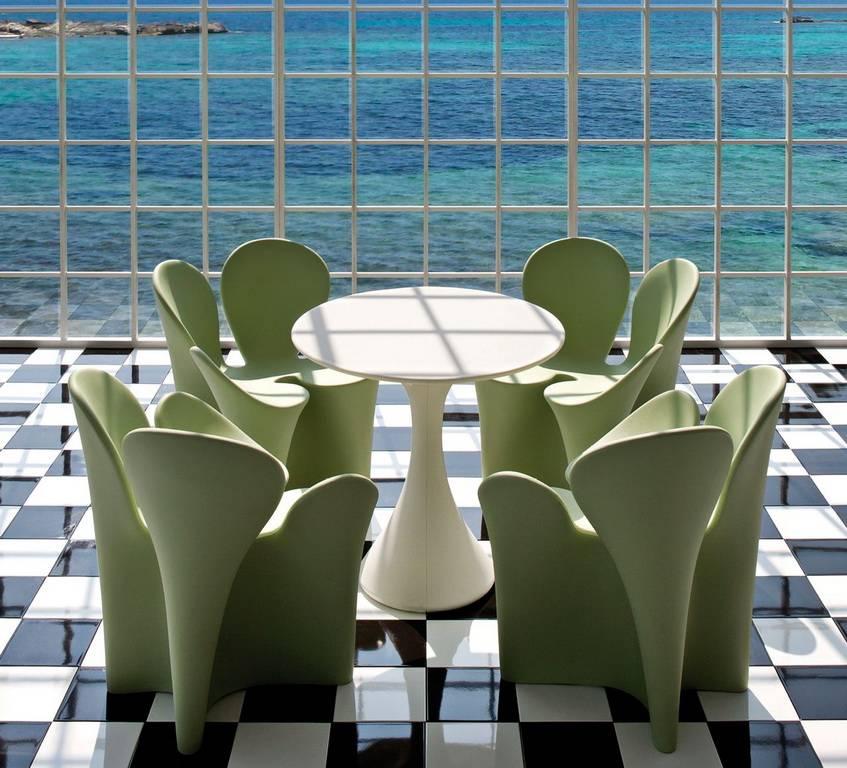 https://a.1stdibscdn.com/archivesE/upload/f_16392/1506327835787/Clover_Armchair_Ron_Arad_Driade_Polyethylene_2_master.jpg