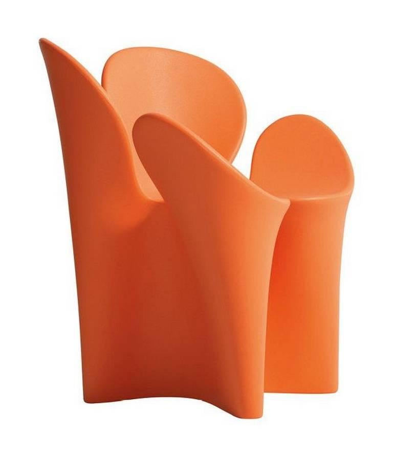 https://a.1stdibscdn.com/archivesE/upload/f_16392/f_86053431506328801905/Clover_Armchair_Ron_Arad_Driade_Polyethylene_49_master.jpg