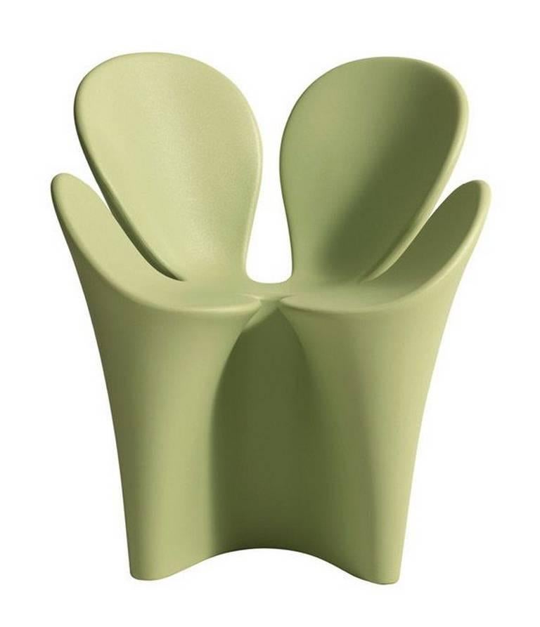 https://a.1stdibscdn.com/archivesE/upload/f_16392/1506327836438/Clover_Armchair_Ron_Arad_Driade_Polyethylene_95_master.jpg