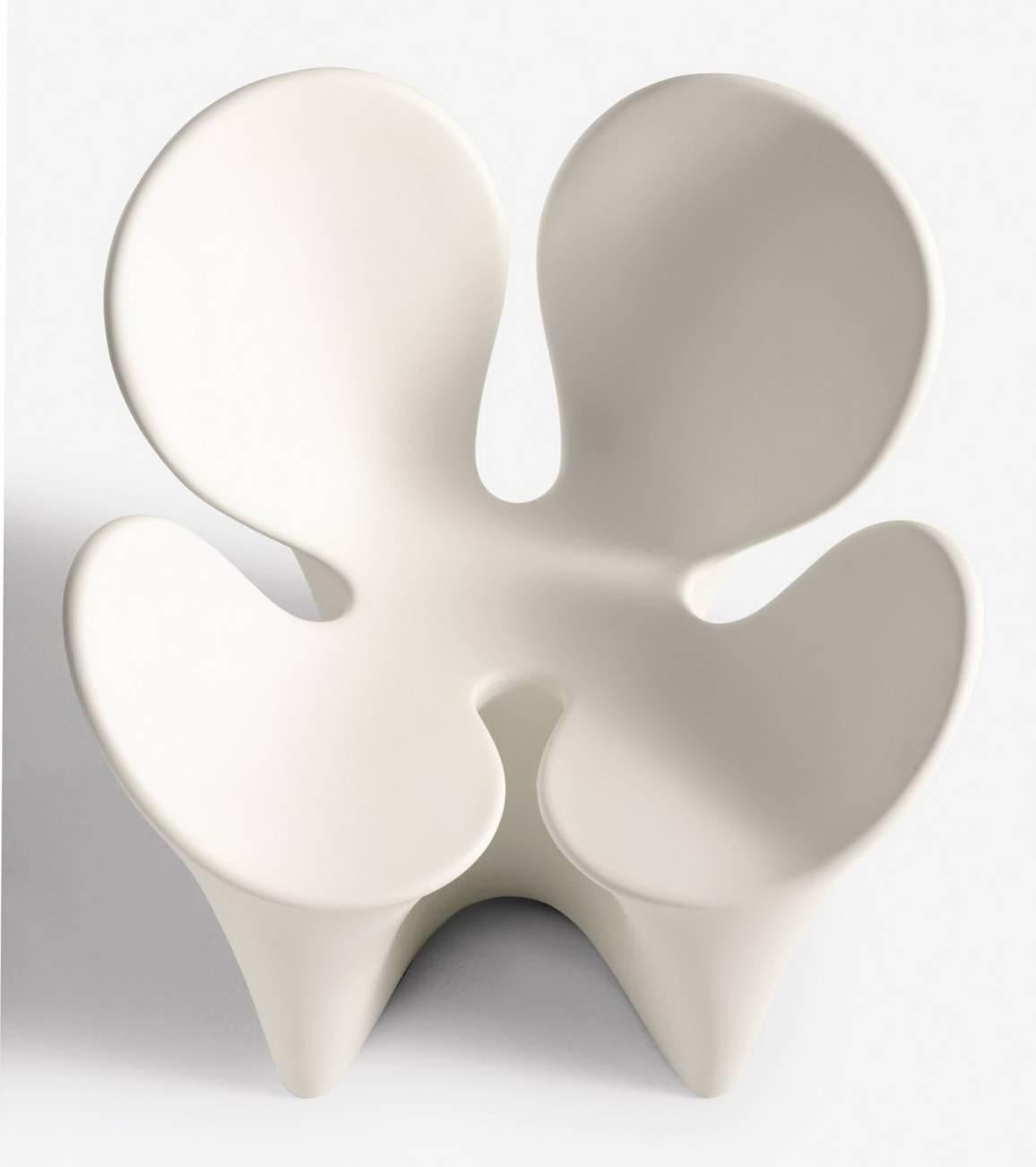 https://a.1stdibscdn.com/archivesE/upload/f_16392/f_86053431506530069878/Clover_Armchair_Ron_Arad_Driade_Polyethylene_99_master.jpg