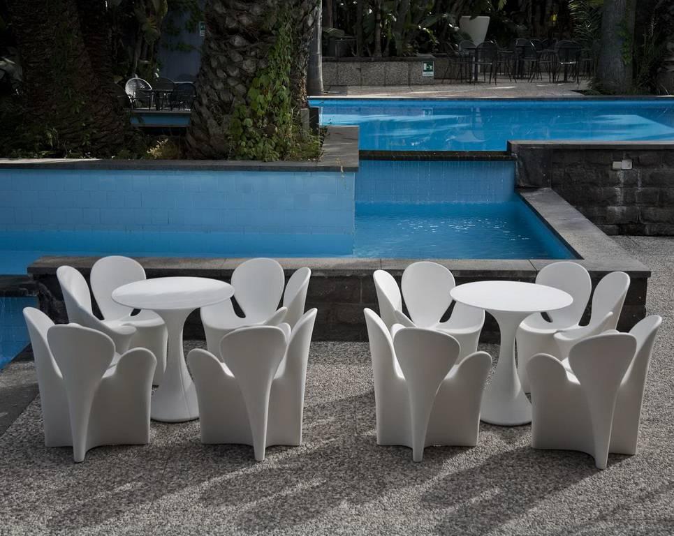 https://a.1stdibscdn.com/archivesE/upload/f_16392/1506327798787/Clover_Armchair_Ron_Arad_Driade_Polyethylene_9_master.jpg
