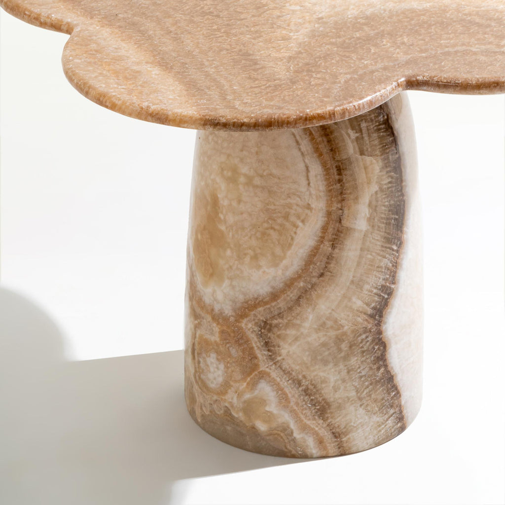https://a.1stdibscdn.com/clover-onyx-coffee-table-for-sale-picture-2/f_98672/f_401387521718132448886/Clover_Onyx_Coffee_Table2_master.jpg