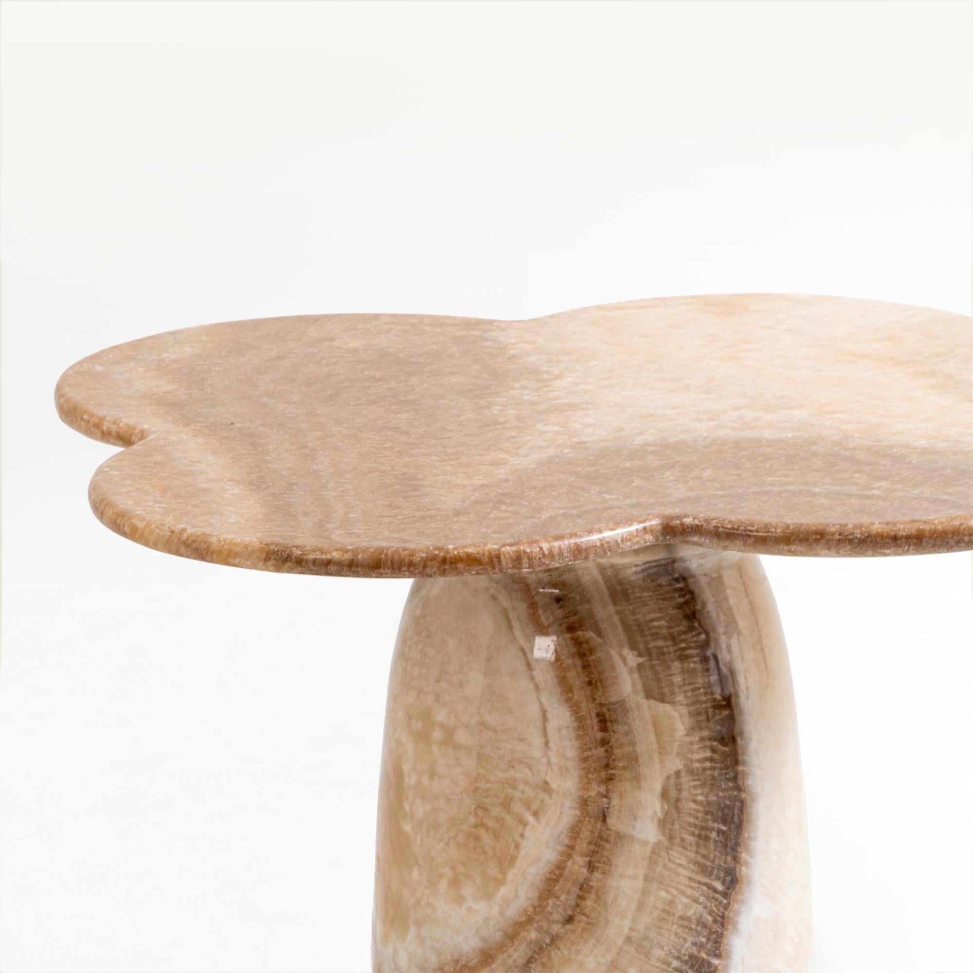 https://a.1stdibscdn.com/clover-onyx-coffee-table-for-sale-picture-3/f_98672/f_401387521718132449138/Clover_Onyx_Coffee_Table4_master.jpg