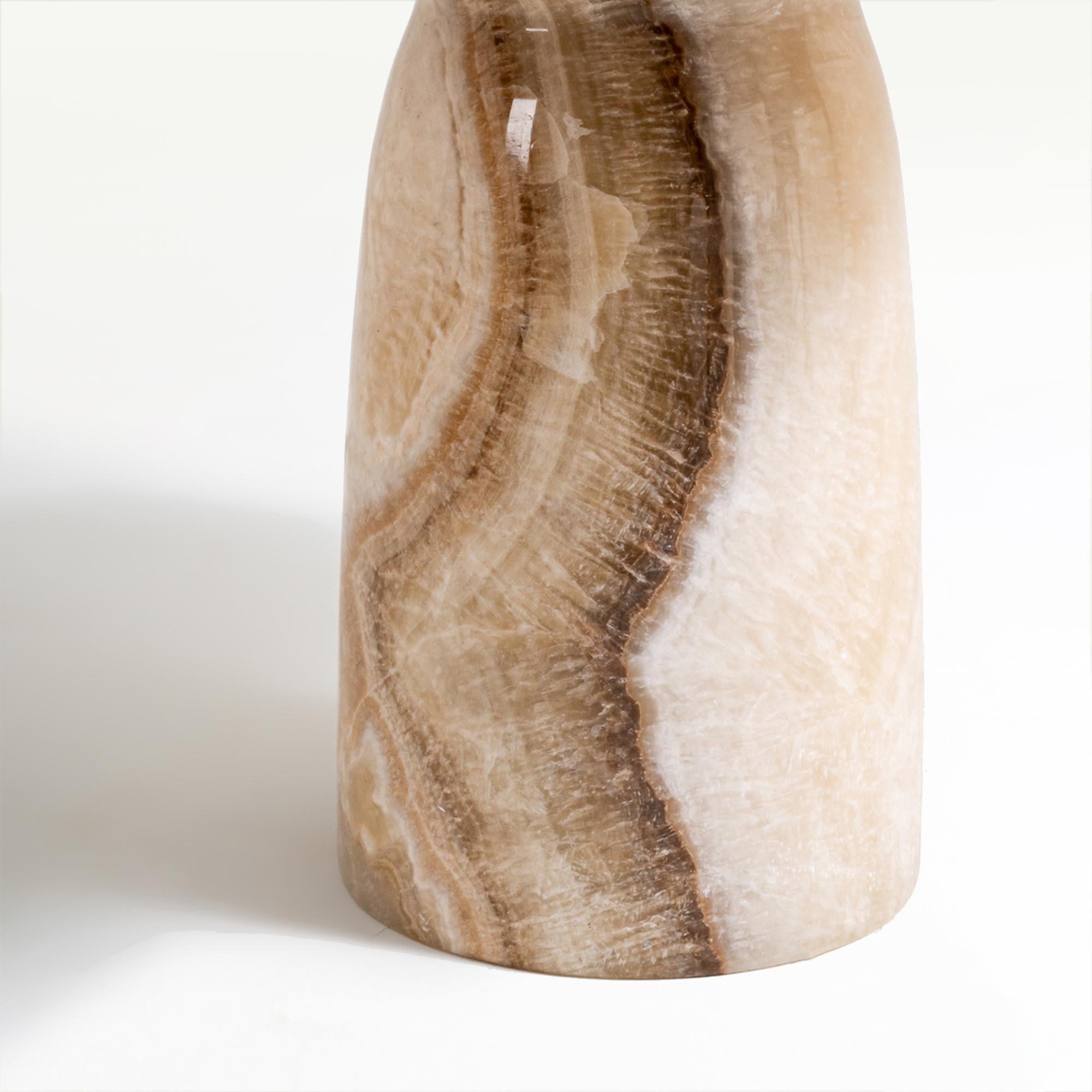 https://a.1stdibscdn.com/clover-onyx-coffee-table-for-sale-picture-4/f_98672/f_401387521718132449151/Clover_Onyx_Coffee_Table6_master.jpg