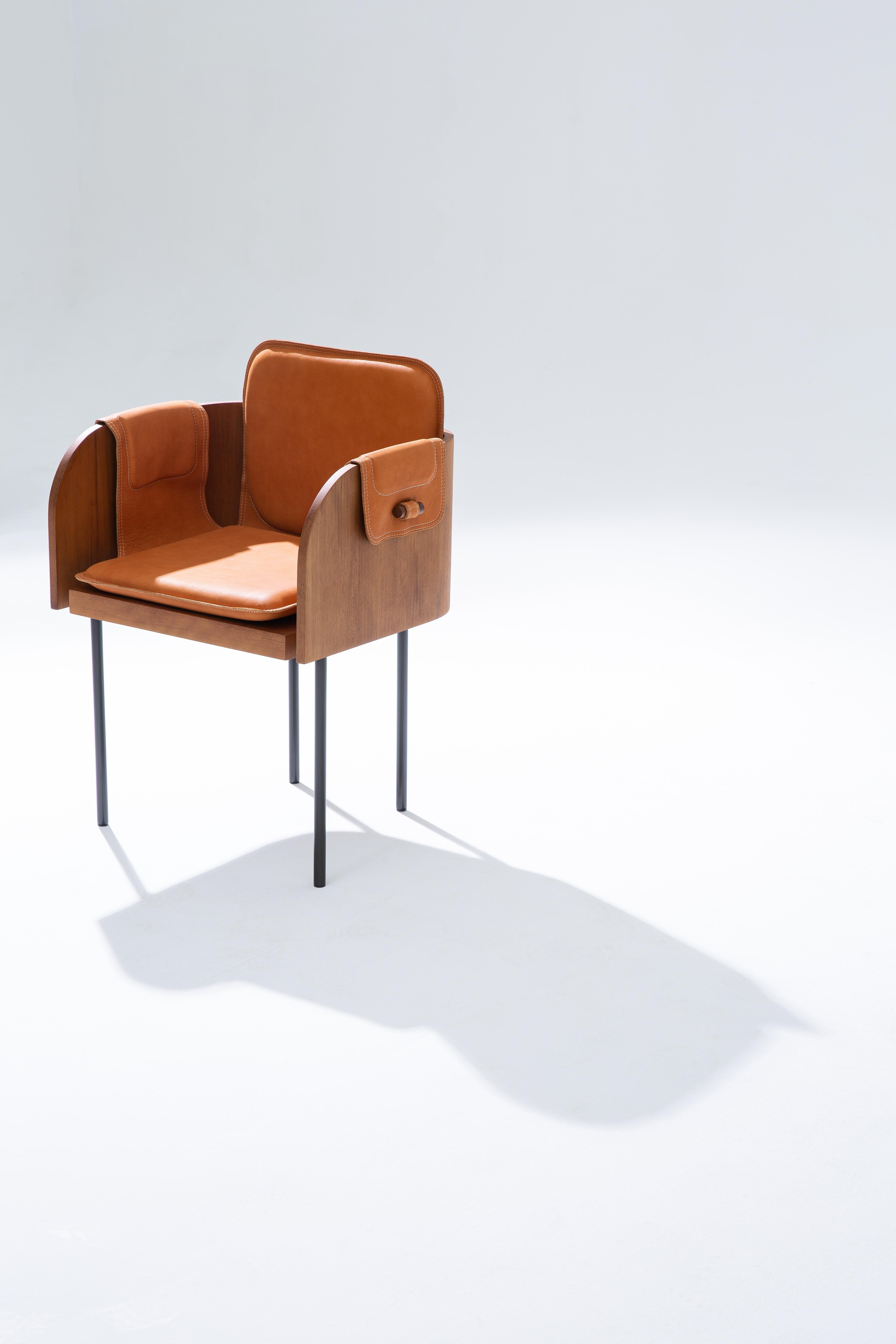 https://a.1stdibscdn.com/curva-chair-elegant-modern-wood-and-leather-armchair-with-geometric-form-for-sale-picture-2/f_104502/f_452078021748378902631/Co_pia_de_METRO_28644_master.jpg