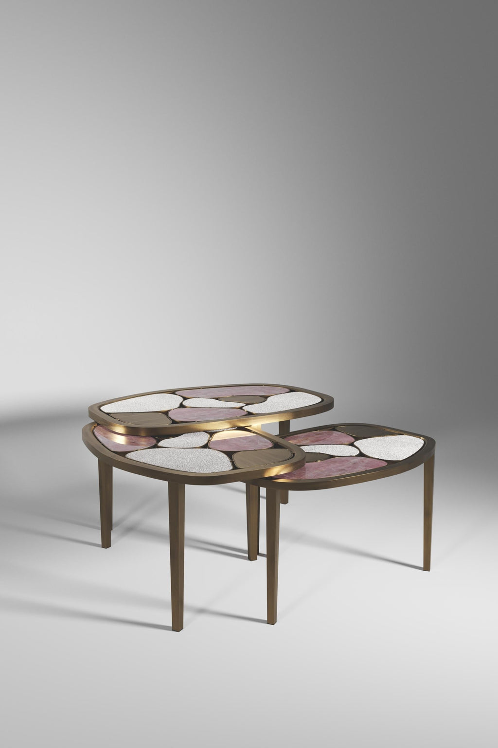https://a.1stdibscdn.com/shagreen-and-quartz-nesting-coffee-table-with-brass-details-by-kifu-paris-for-sale-picture-2/f_45491/f_468420321759058245850/Coffee_Tables_Nessting_QUARTZ_ROSE0001_master.jpg