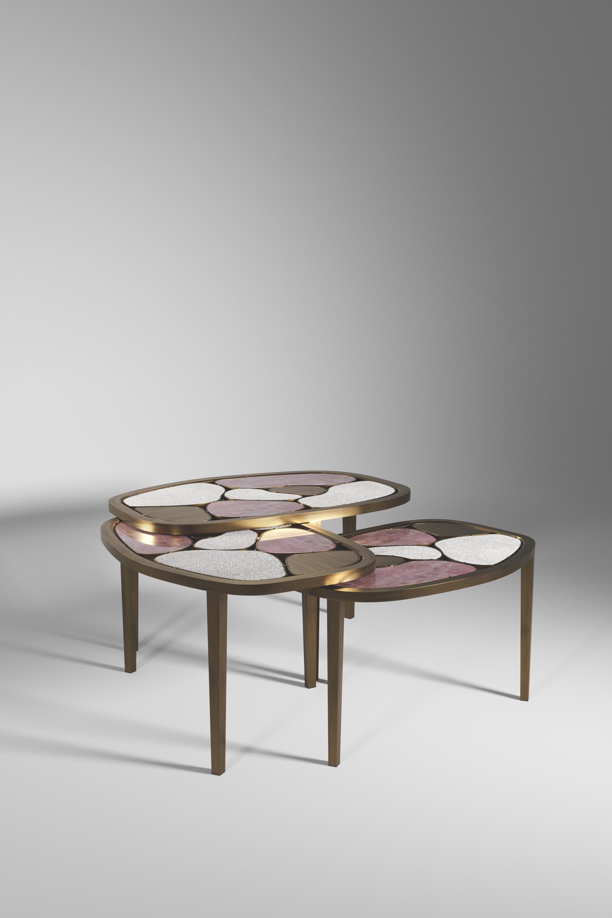 https://a.1stdibscdn.com/shagreen-quartz-onyx-nesting-coffee-tables-with-brass-details-by-kifu-paris-for-sale-picture-19/f_45491/f_468170221758852007196/Coffee_Tables_Nessting_QUARTZ_ROSE0001_master.jpg