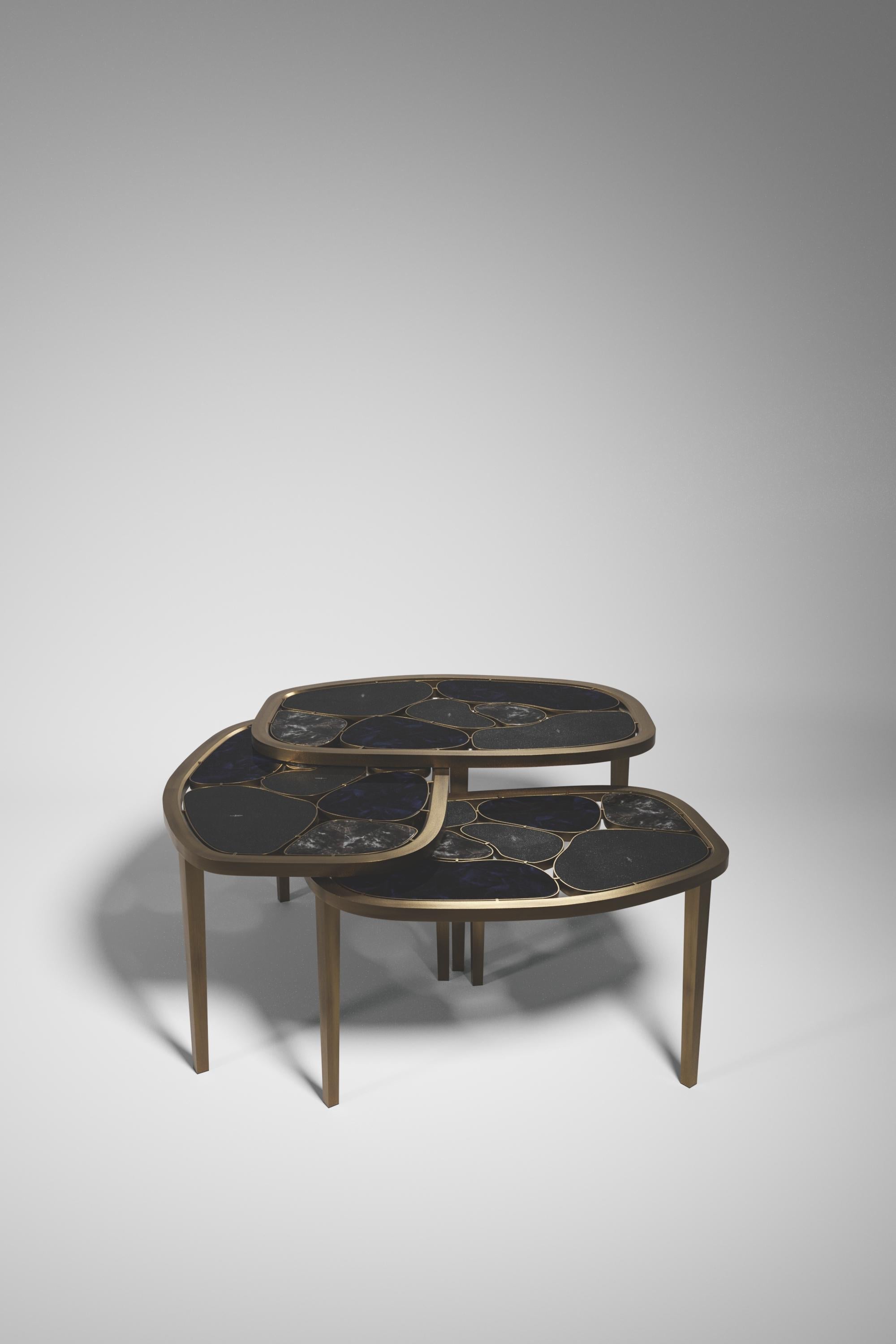 https://a.1stdibscdn.com/shagreen-quartz-onyx-nesting-coffee-table-with-brass-details-by-kifu-paris-for-sale-picture-10/f_45491/f_468170321758852492063/Coffee_Tables_Nesting_D156_L25_View010000_master.jpg