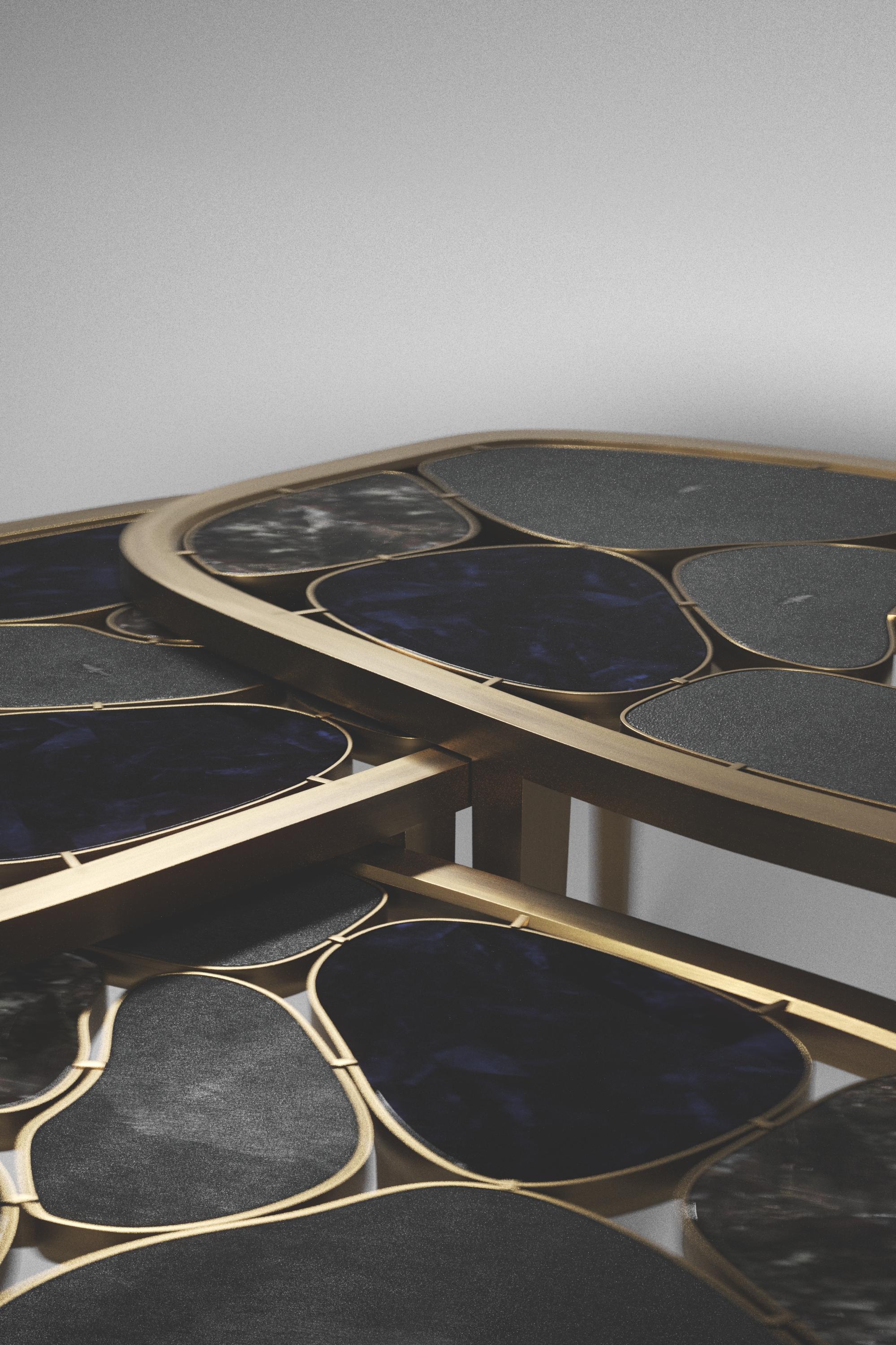 https://a.1stdibscdn.com/shagreen-quartz-onyx-nesting-coffee-table-with-brass-details-by-kifu-paris-for-sale-picture-11/f_45491/f_468170321758852492585/Coffee_Tables_Nesting_D156_L25_View010002_master.jpg