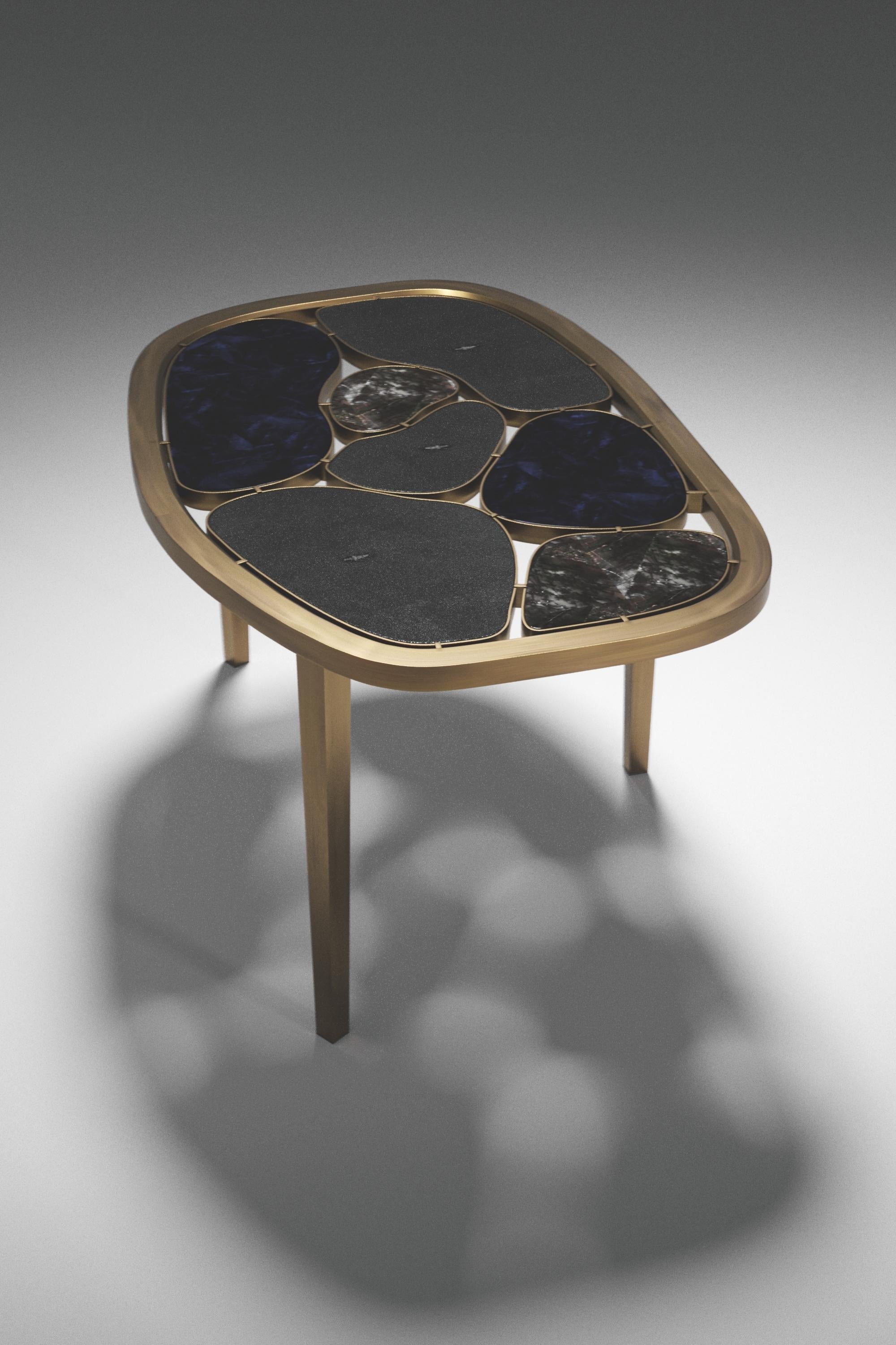 https://a.1stdibscdn.com/shagreen-quartz-shell-nesting-coffee-tables-brass-details-by-kifu-paris-for-sale-picture-5/f_45491/f_468168821758850961665/Coffee_Tables_Nesting_D156_L25_View010003_1__master.jpg