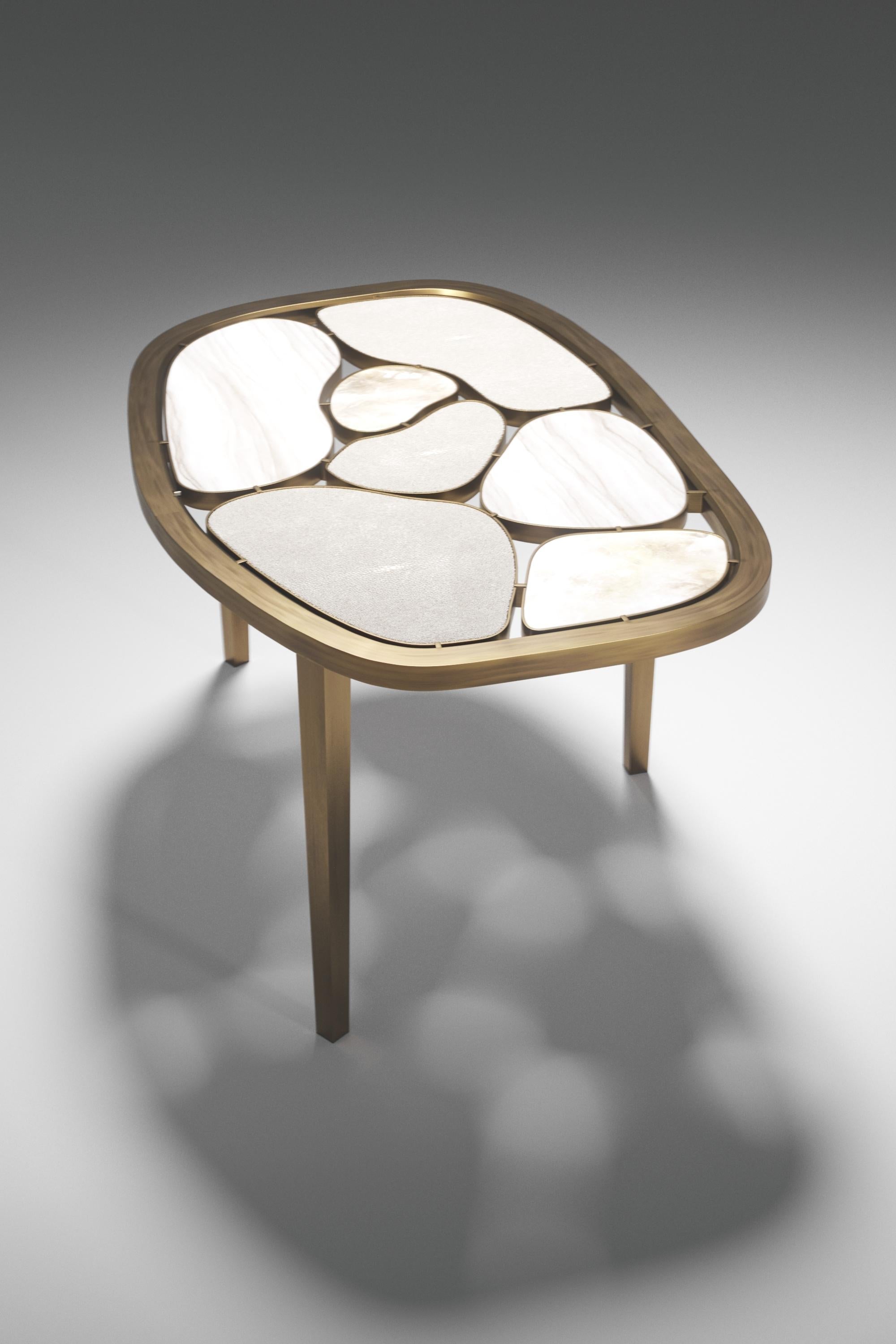 https://a.1stdibscdn.com/shagreen-quartz-onyx-nesting-coffee-tables-with-brass-details-by-kifu-paris-for-sale-picture-11/f_45491/f_468170221758852000839/Coffee_Tables_Nesting_D1_STN10_STN9_View010003_master.jpg