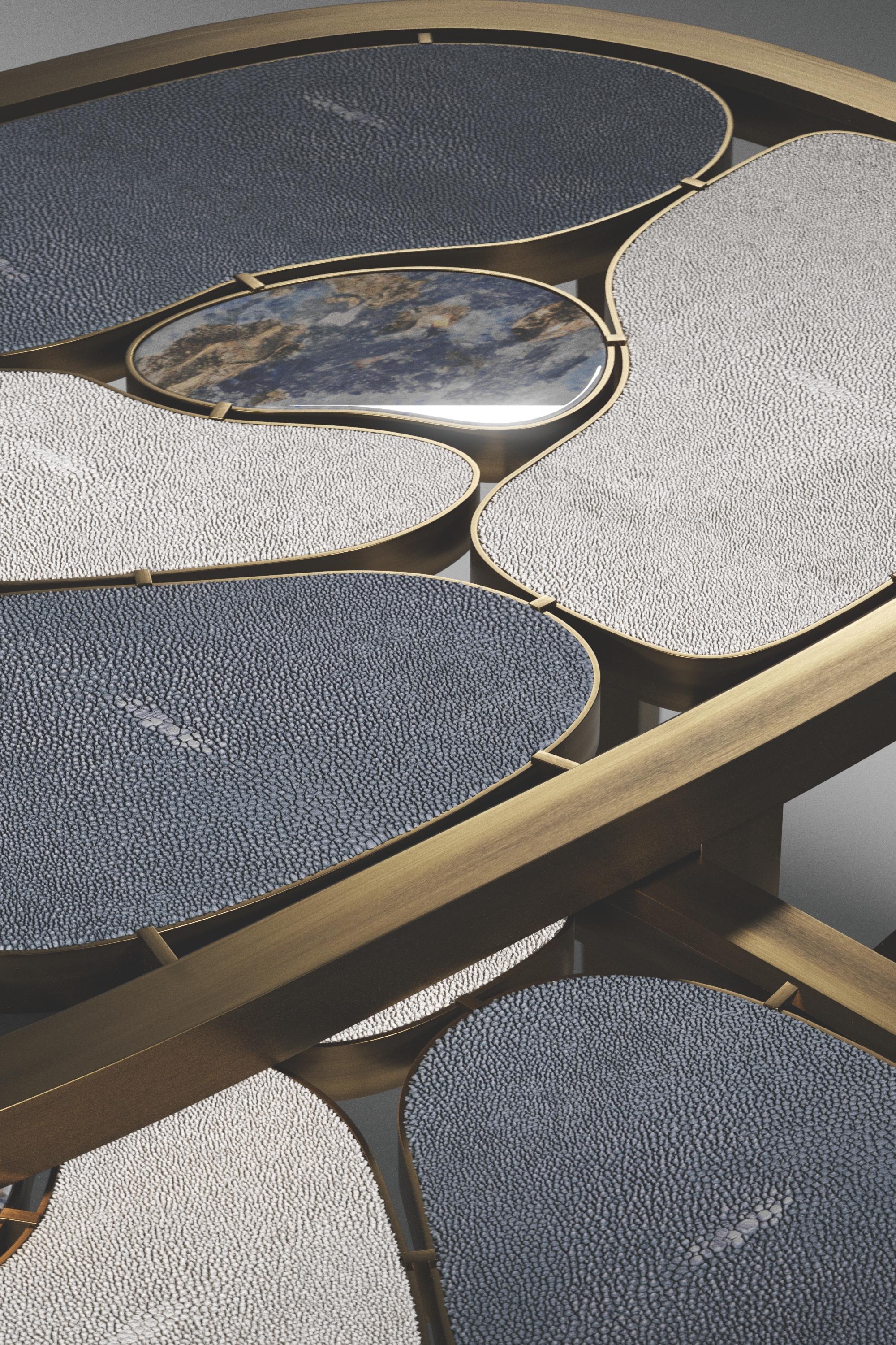 https://a.1stdibscdn.com/shagreen-quartz-onyx-nesting-coffee-table-with-brass-details-by-kifu-paris-for-sale-picture-15/f_45491/f_468170321758852495394/Coffee_Tables_Nesting_LAZU0005_master.jpg